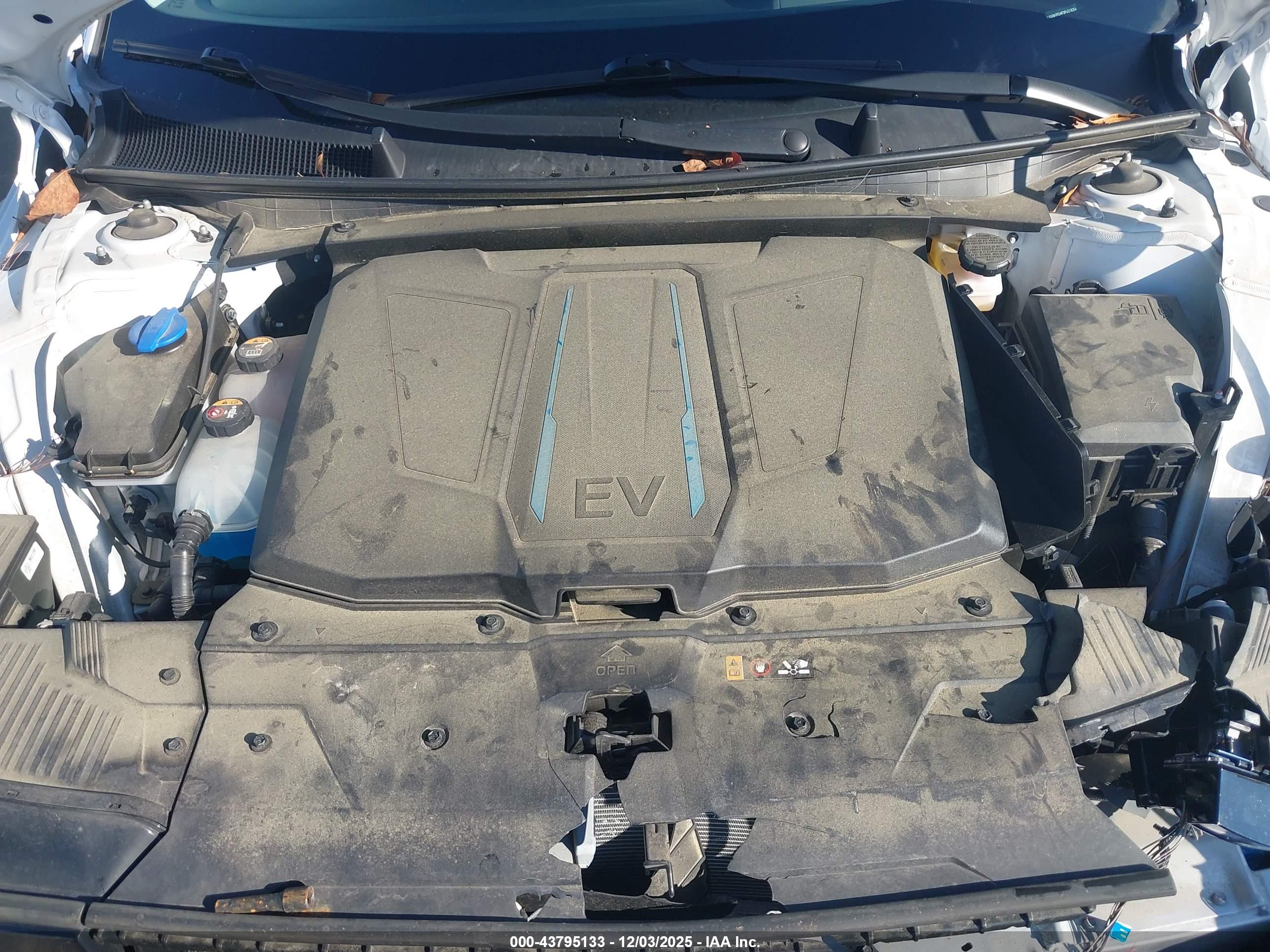 HYUNDAI IONIQ image 10