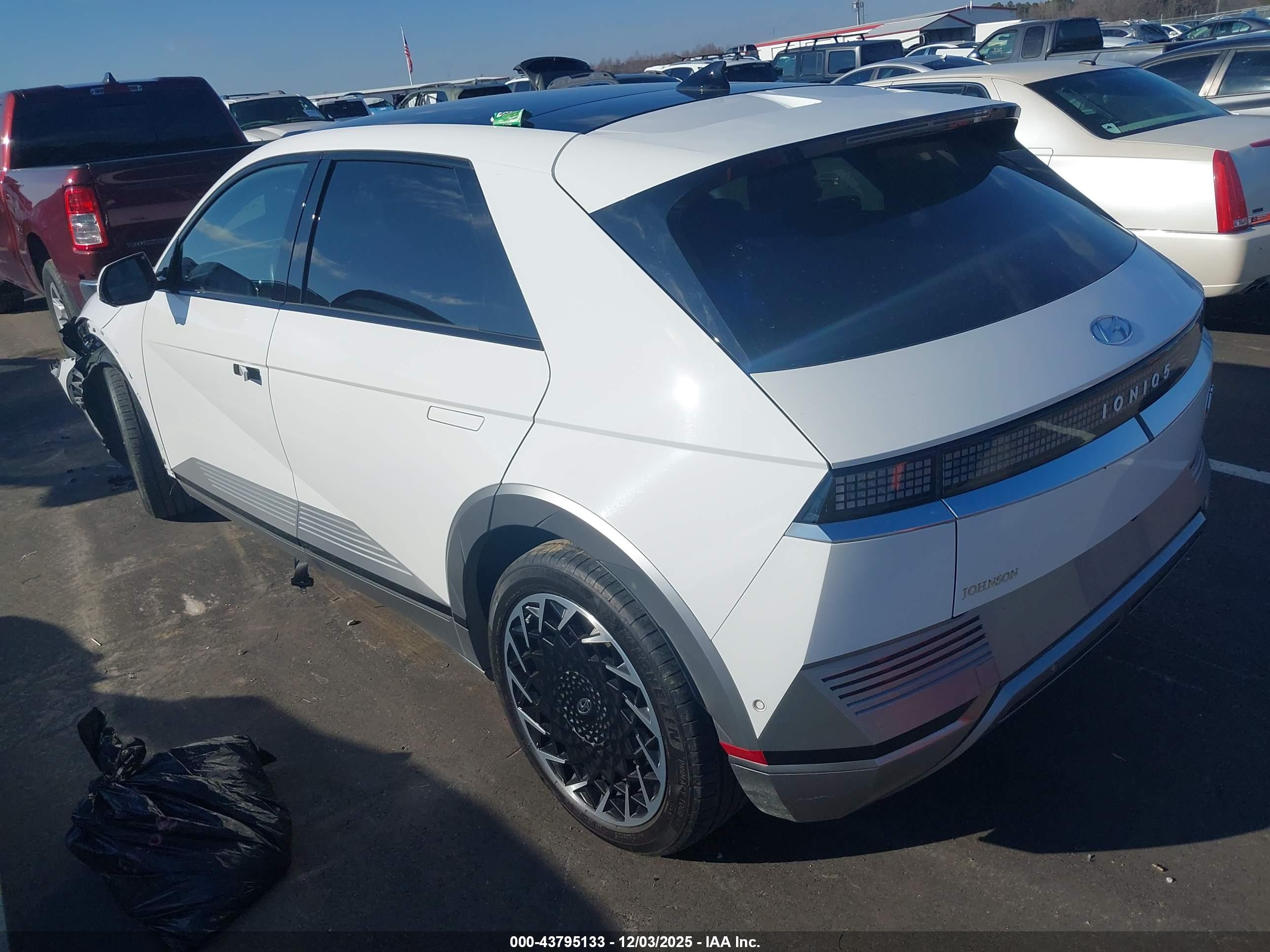 HYUNDAI IONIQ image 3