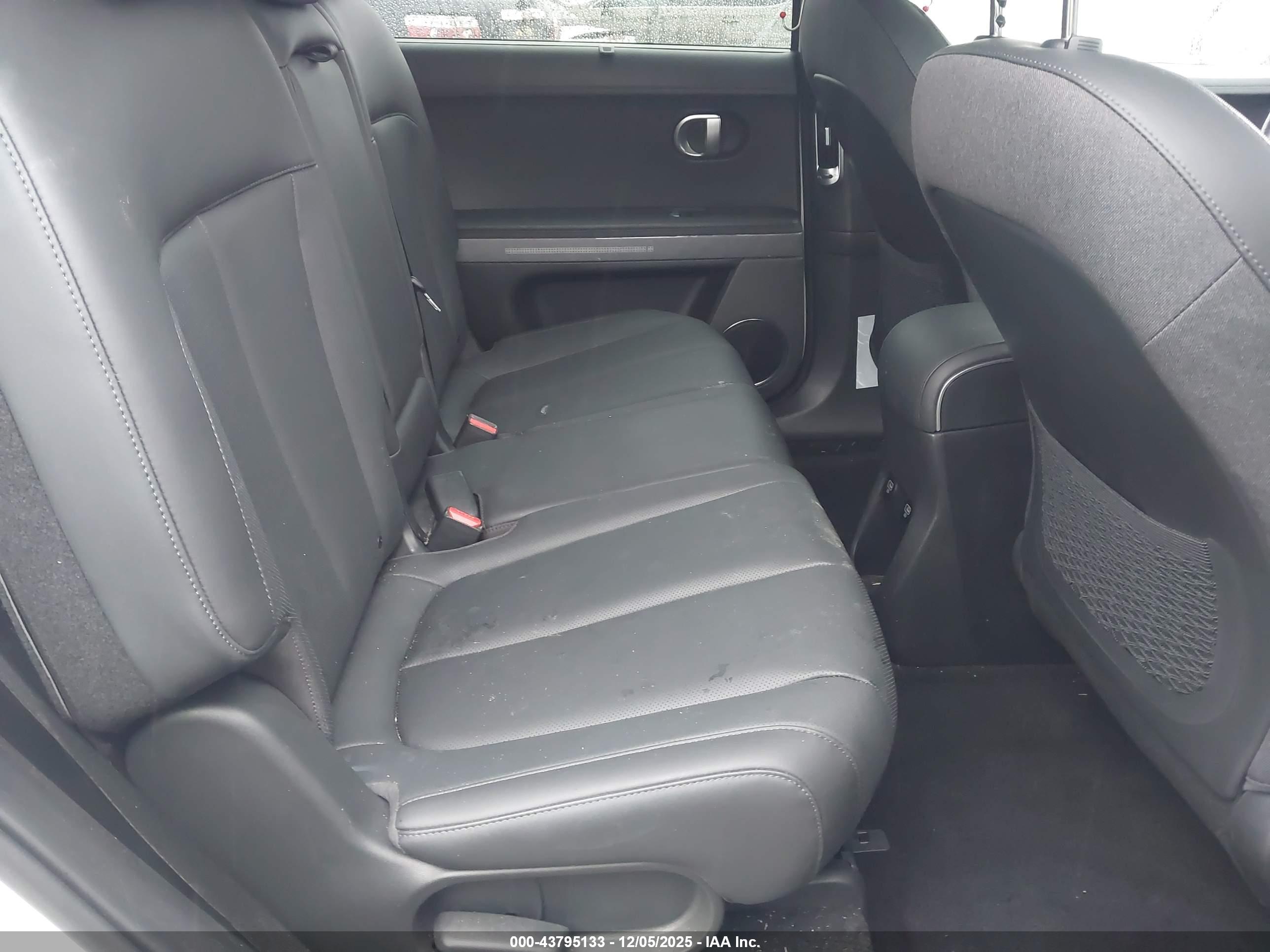 HYUNDAI IONIQ image 8
