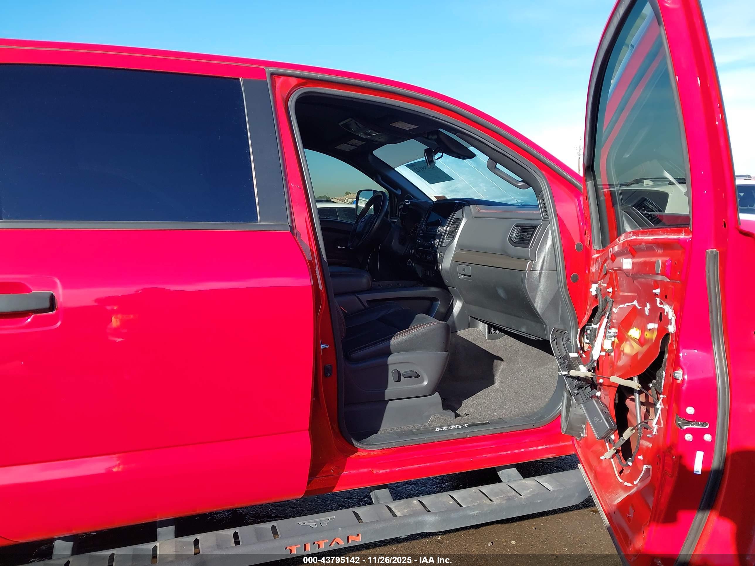 NISSAN TITAN image 5