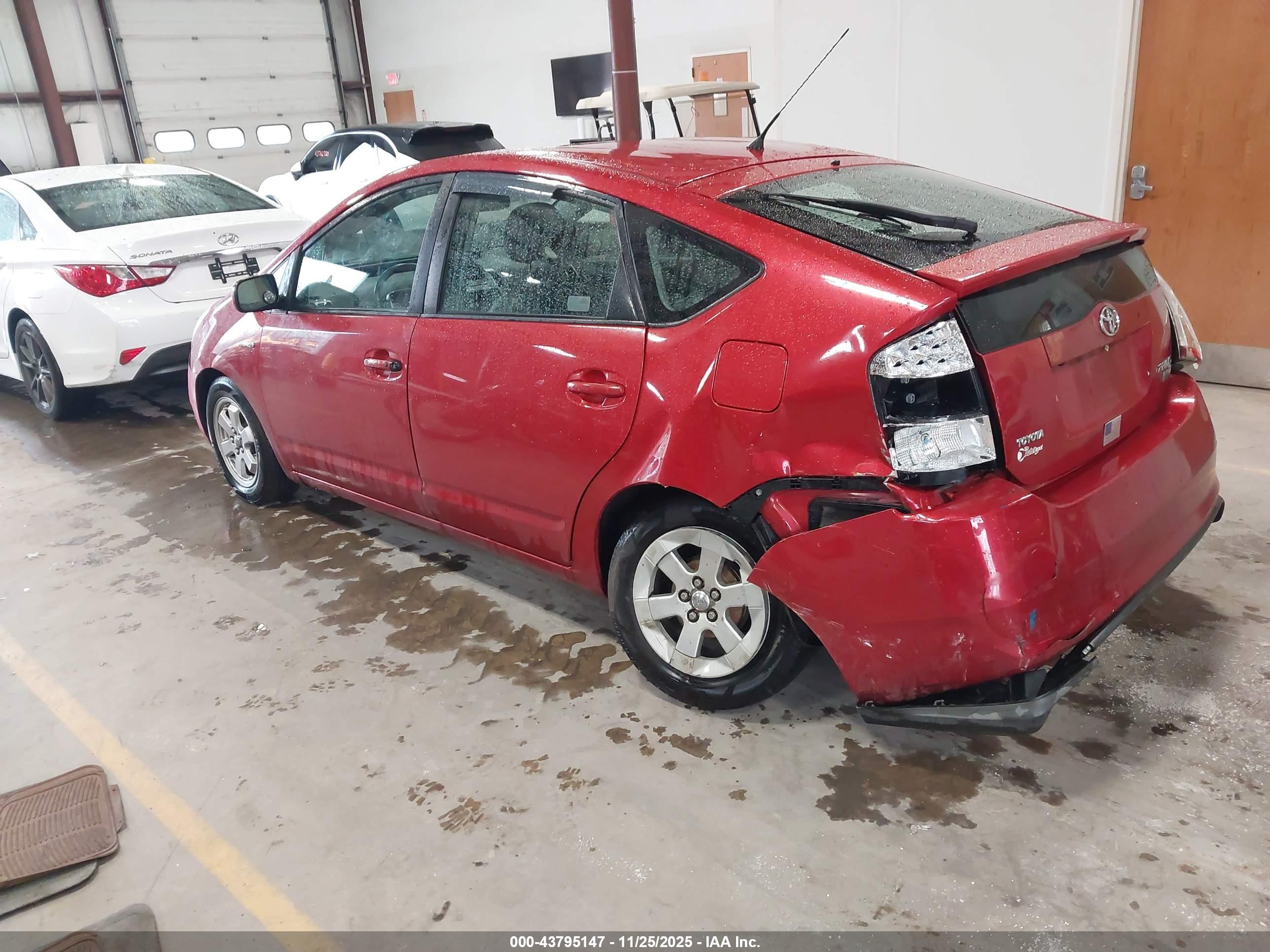 TOYOTA PRIUS image 3