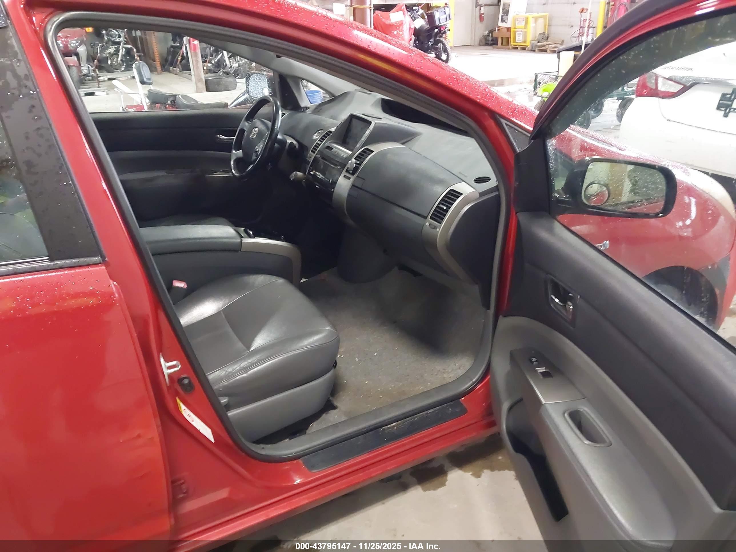 TOYOTA PRIUS image 5