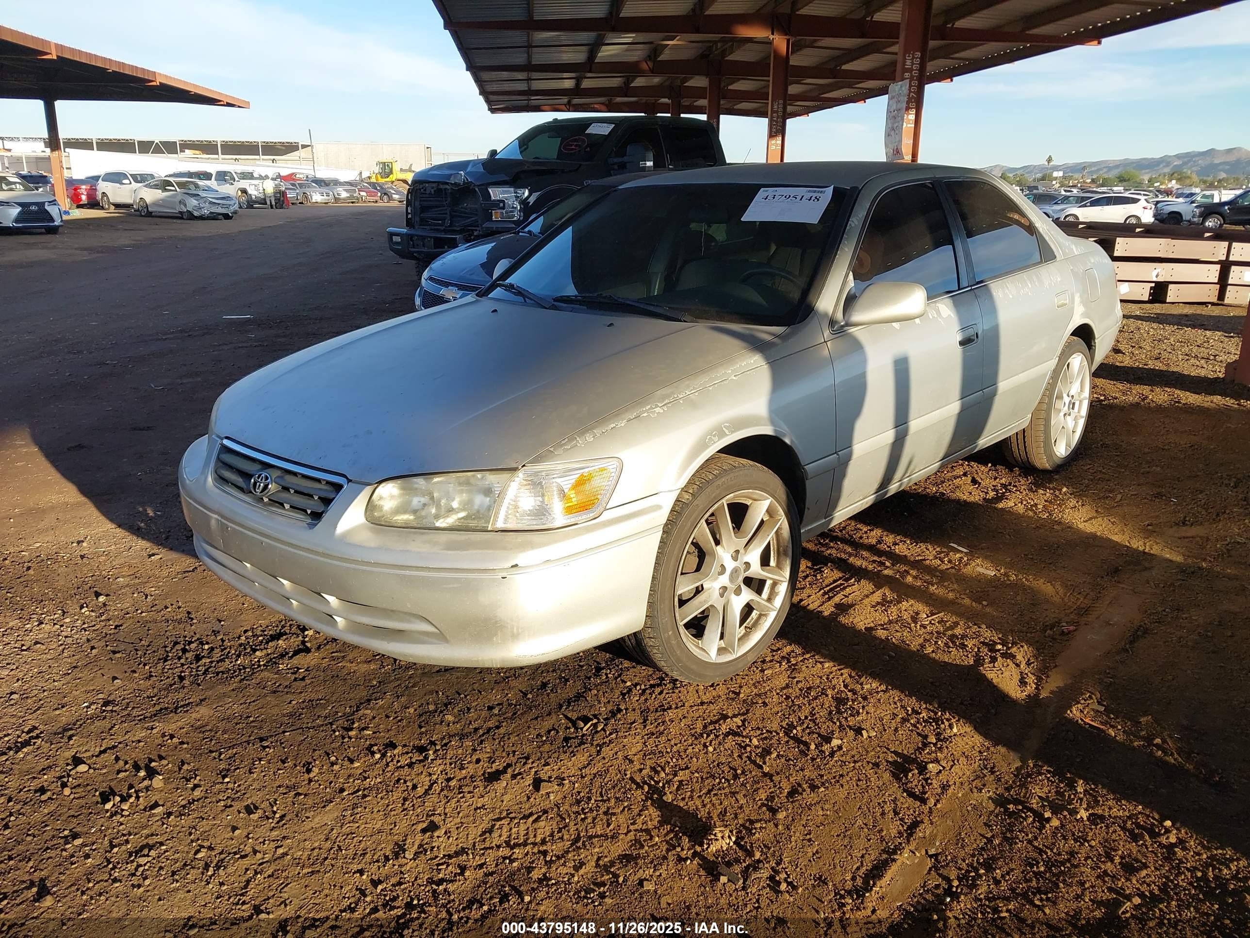 TOYOTA CAMRY image 2