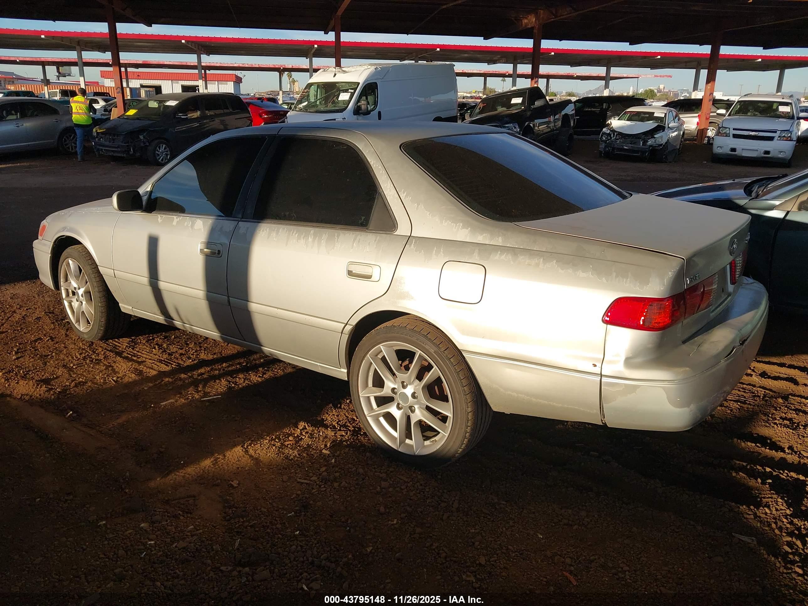 TOYOTA CAMRY image 3