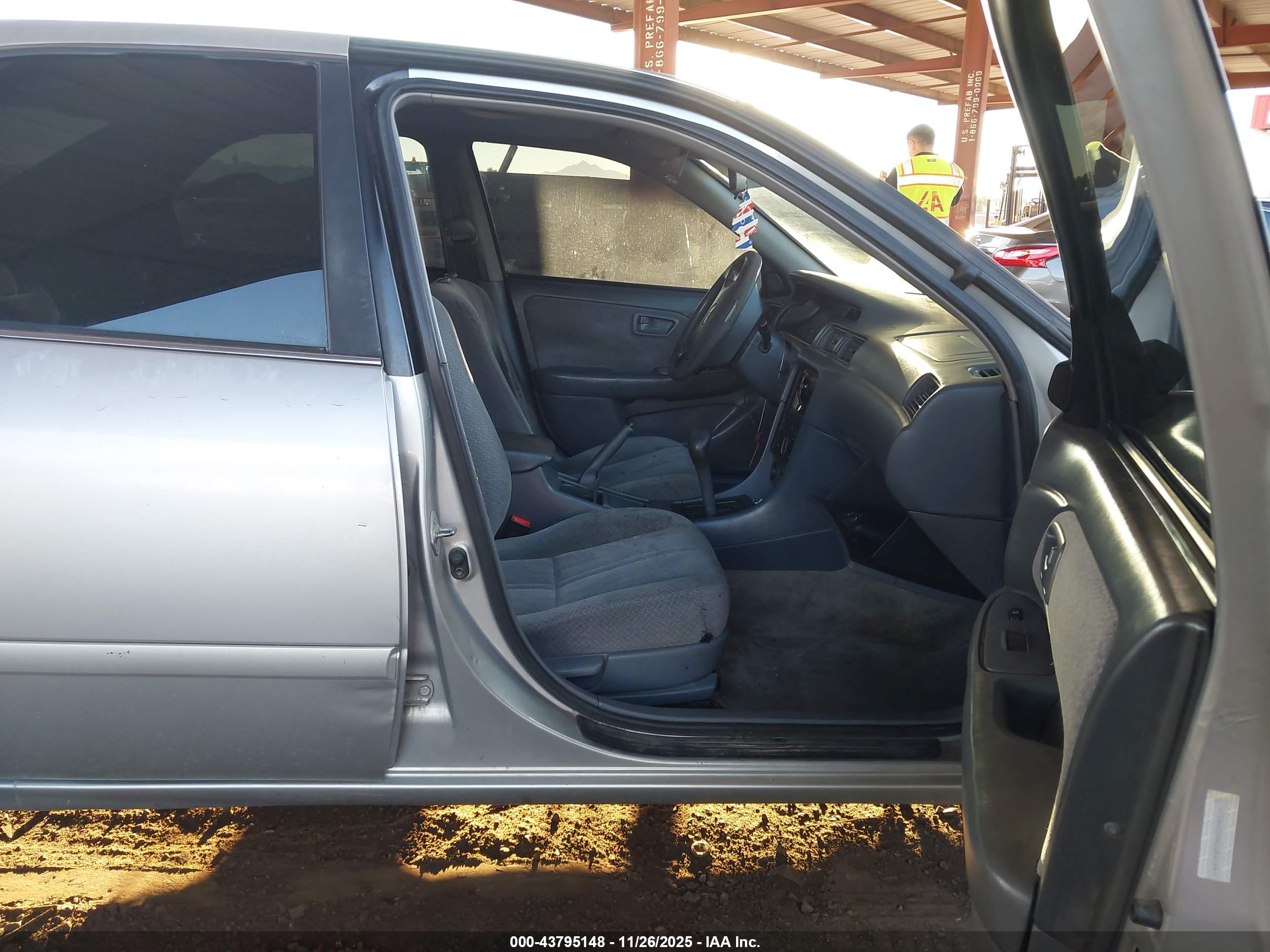 TOYOTA CAMRY image 5