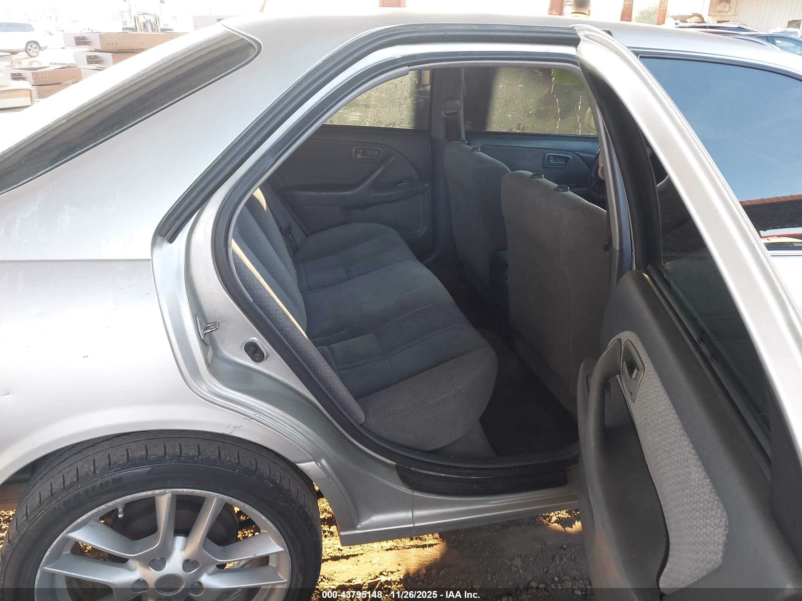 TOYOTA CAMRY image 8
