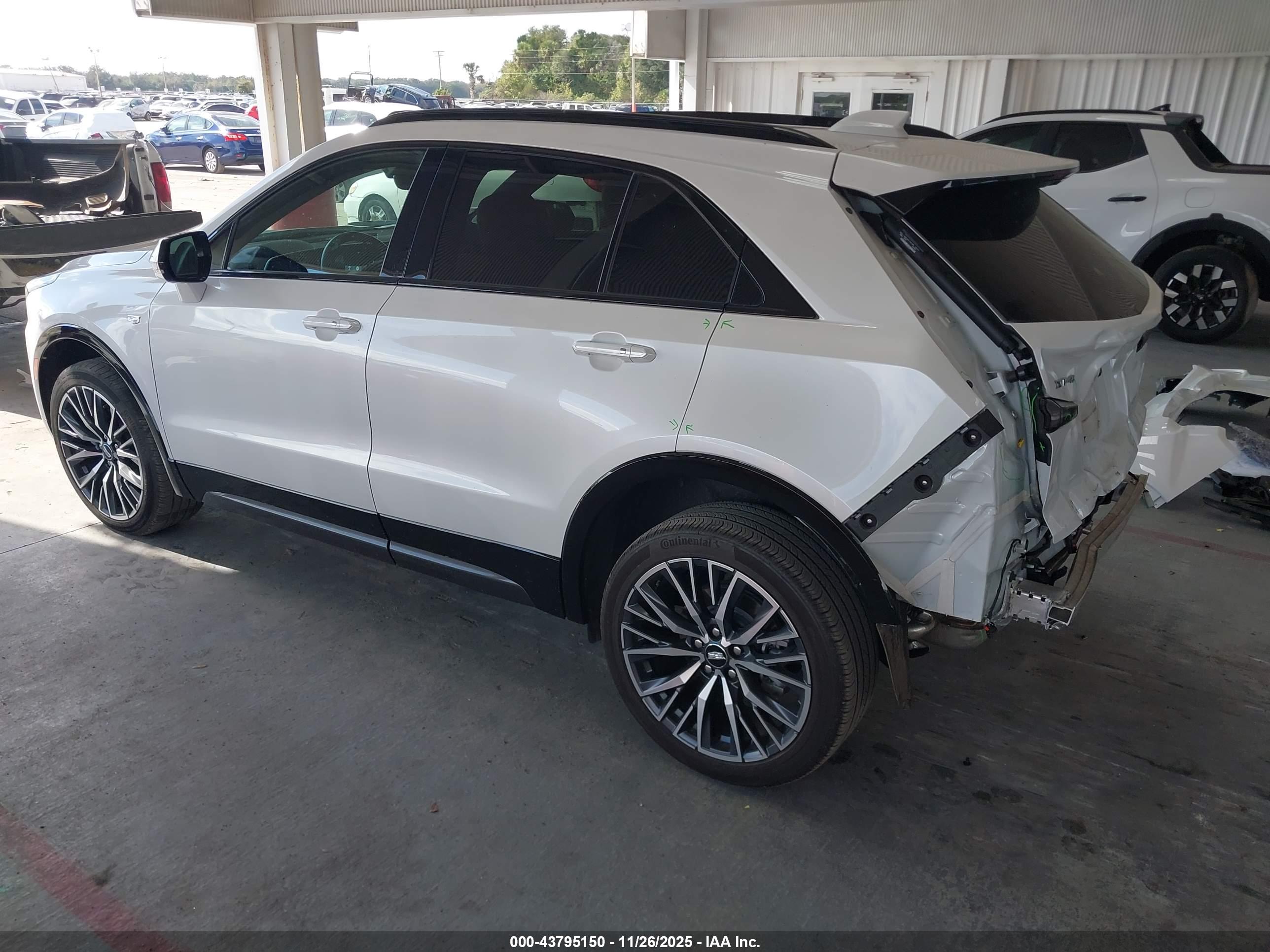CADILLAC XT4 image 3