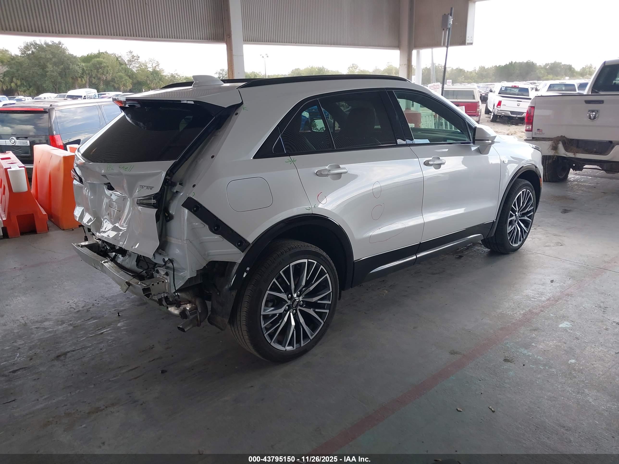 CADILLAC XT4 image 4