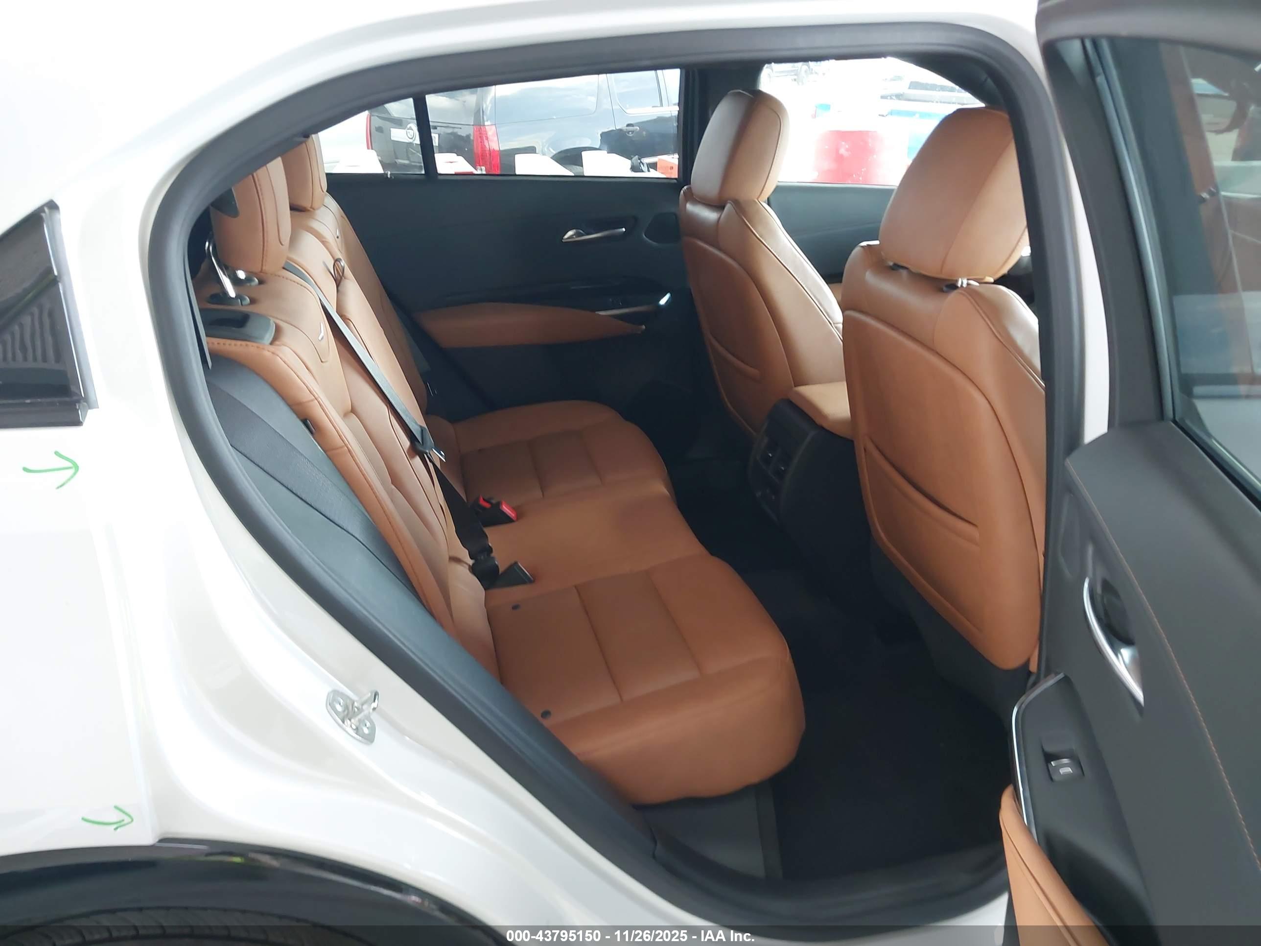 CADILLAC XT4 image 8