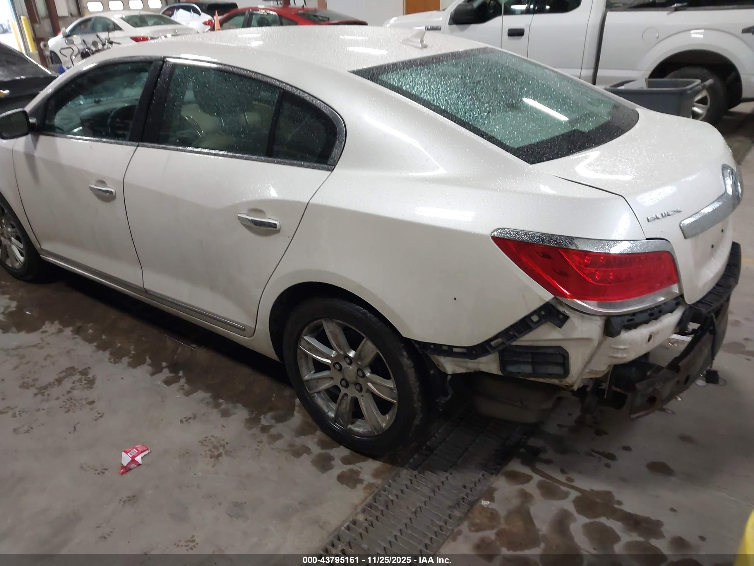 BUICK LACROSSE image 3