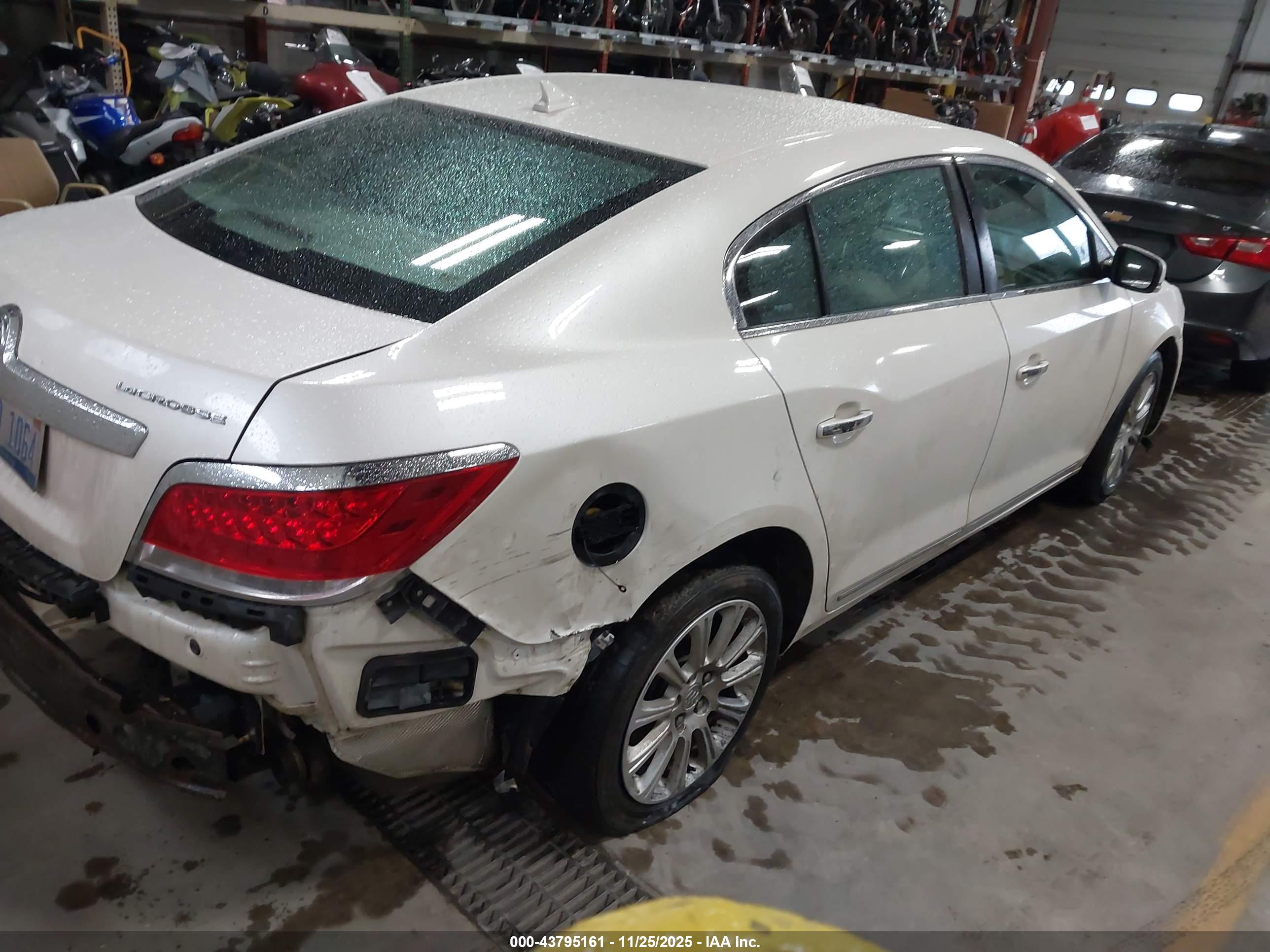 BUICK LACROSSE image 4