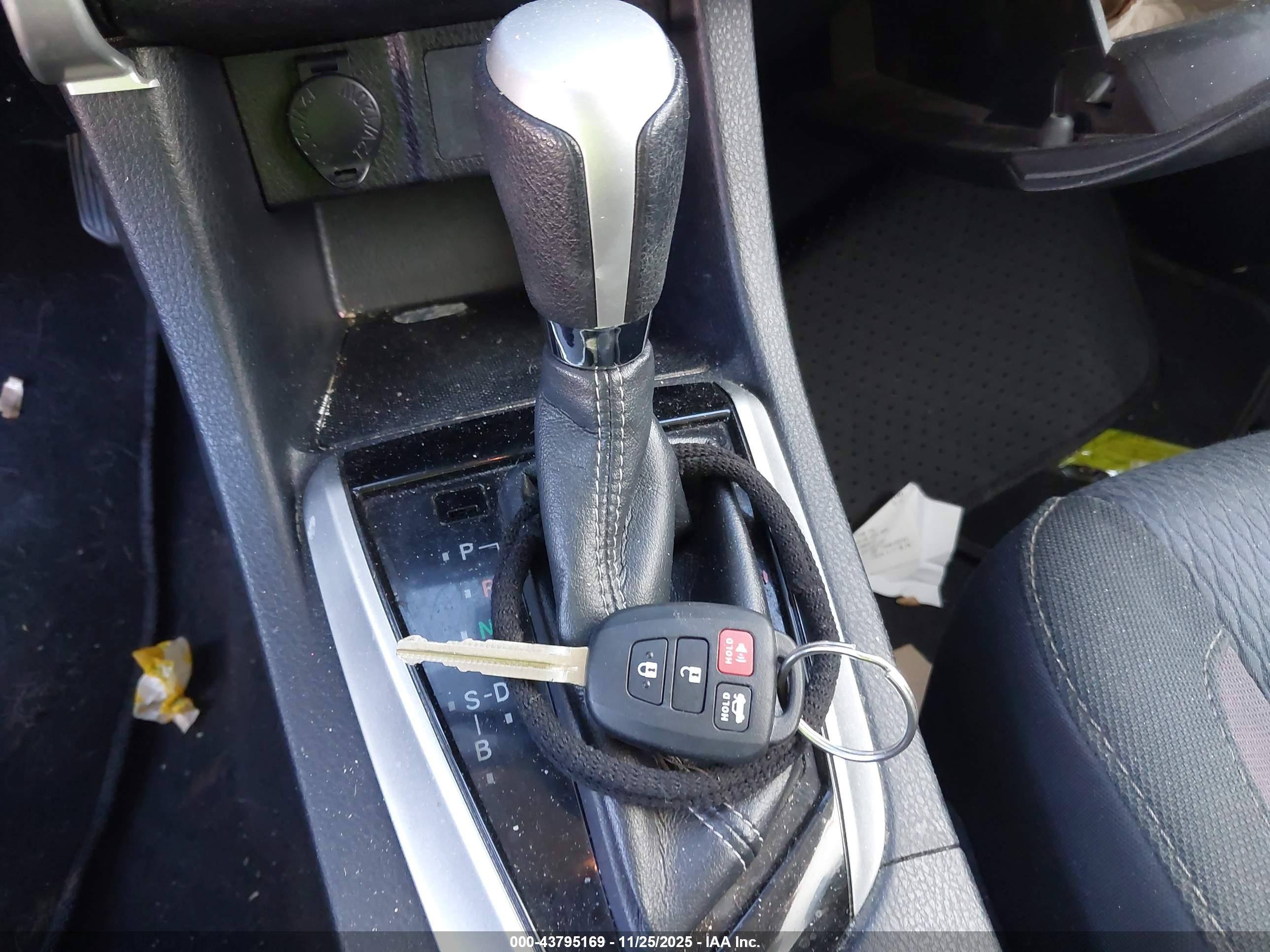 TOYOTA COROLLA image 11