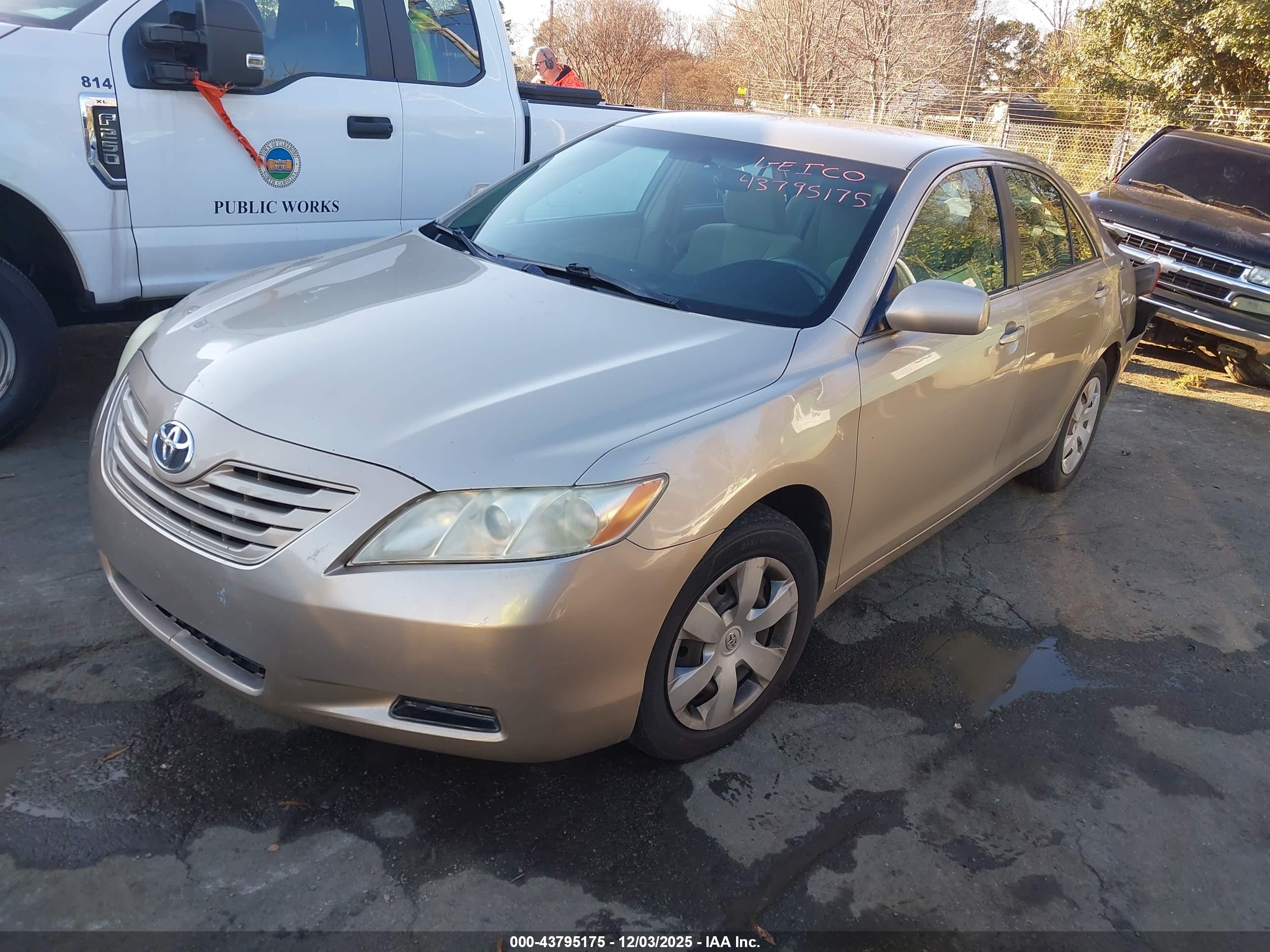 TOYOTA CAMRY image 2