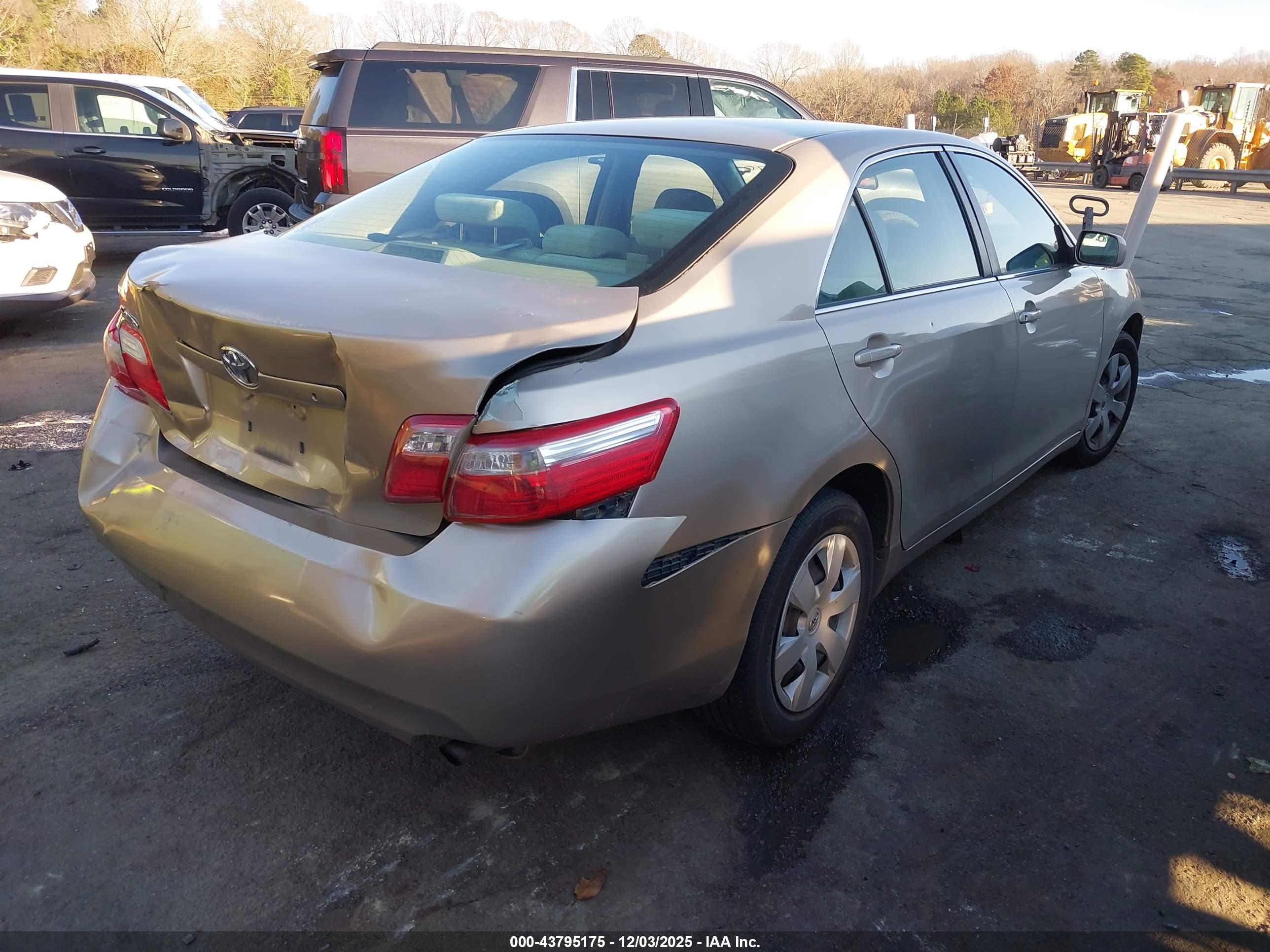 TOYOTA CAMRY image 4