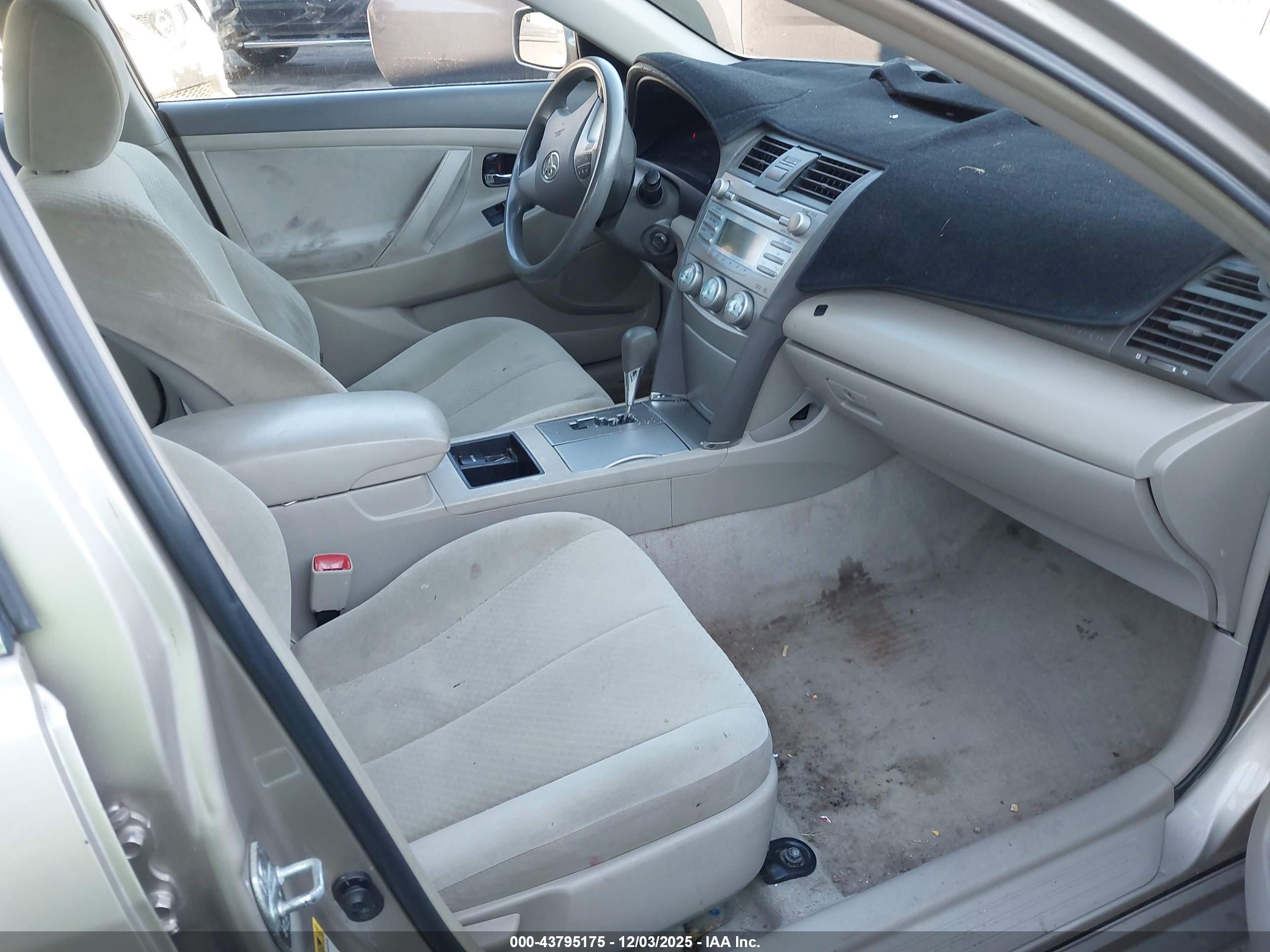 TOYOTA CAMRY image 5