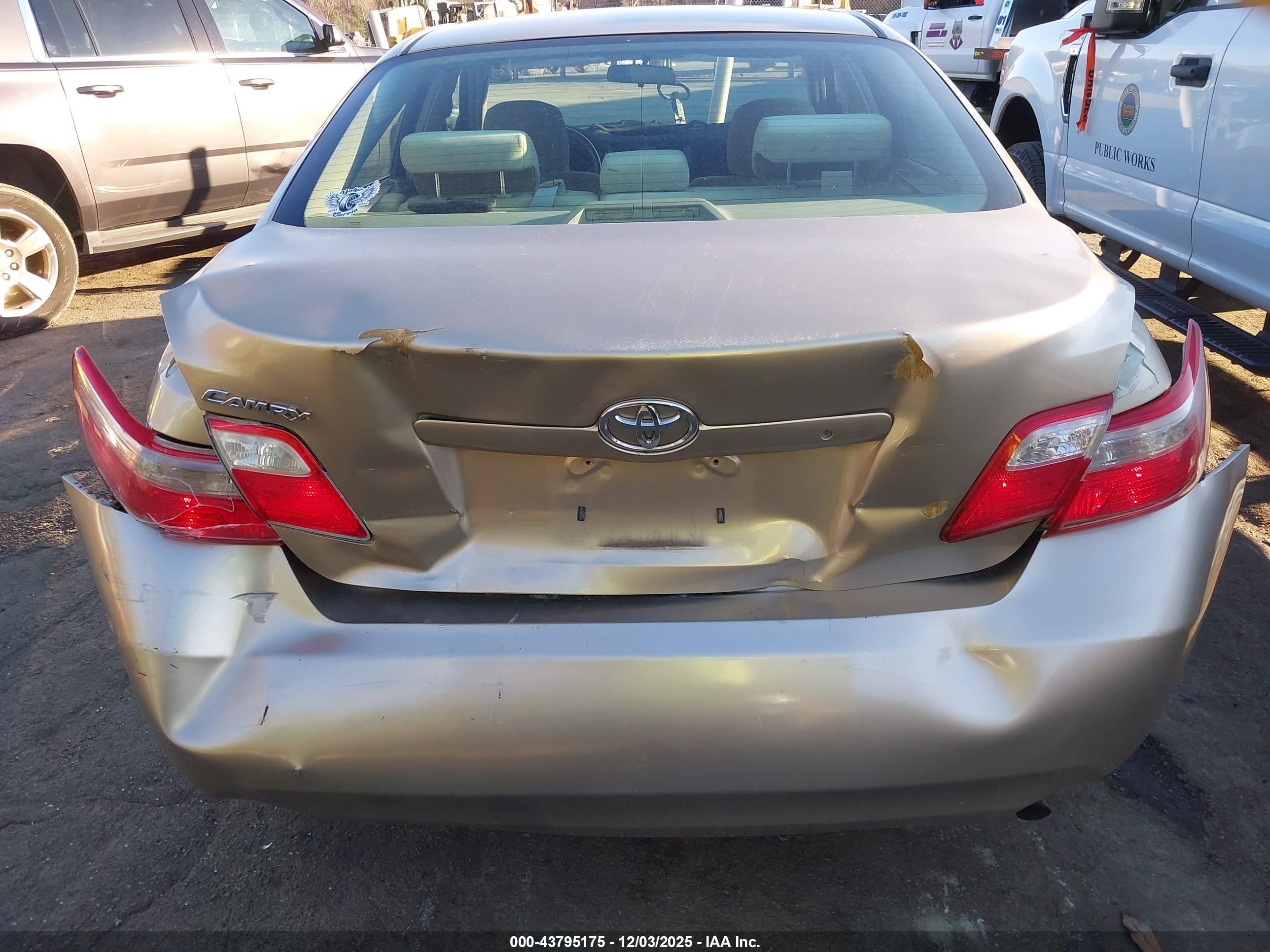 TOYOTA CAMRY image 6