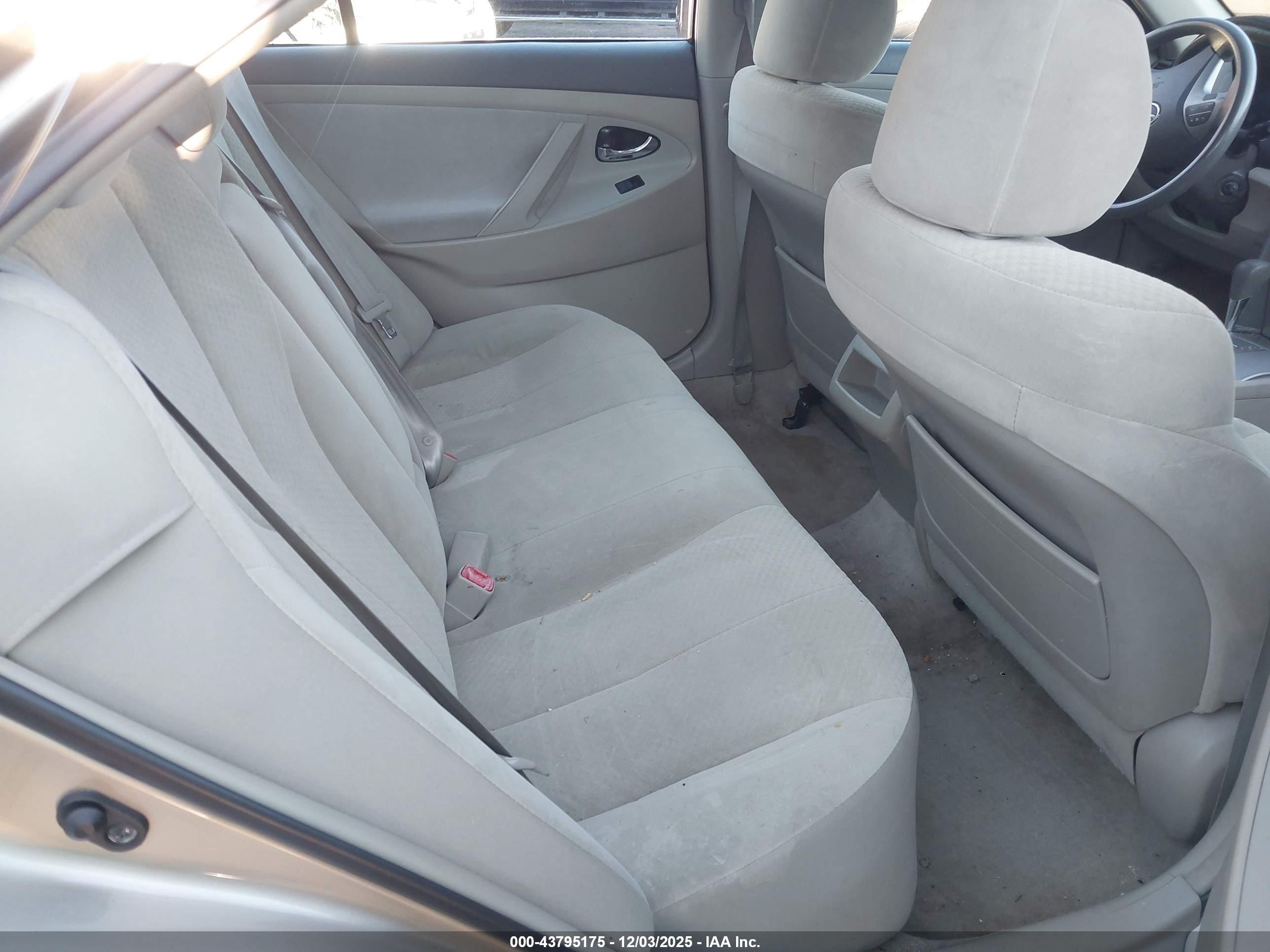TOYOTA CAMRY image 8