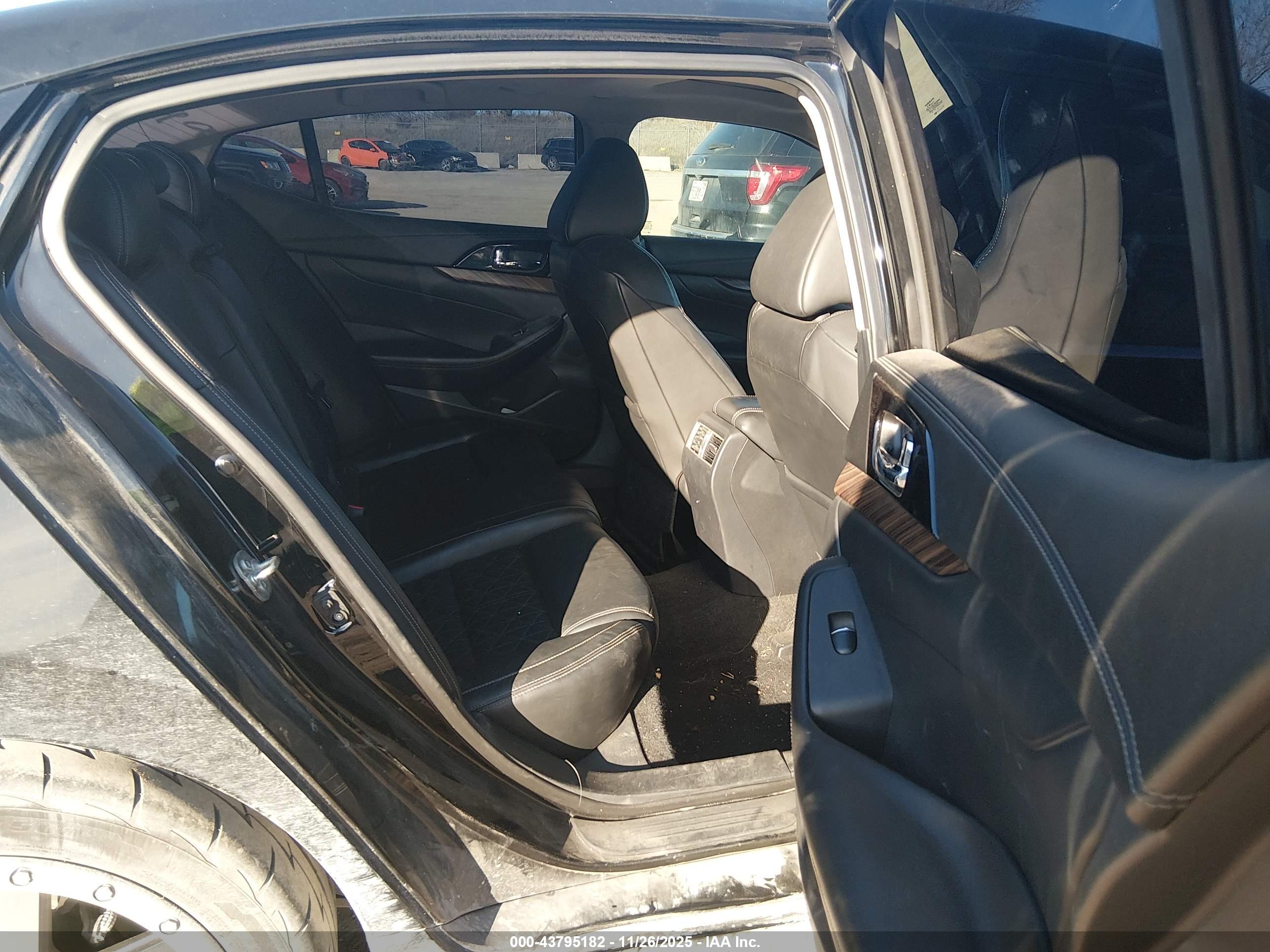 NISSAN MAXIMA image 8