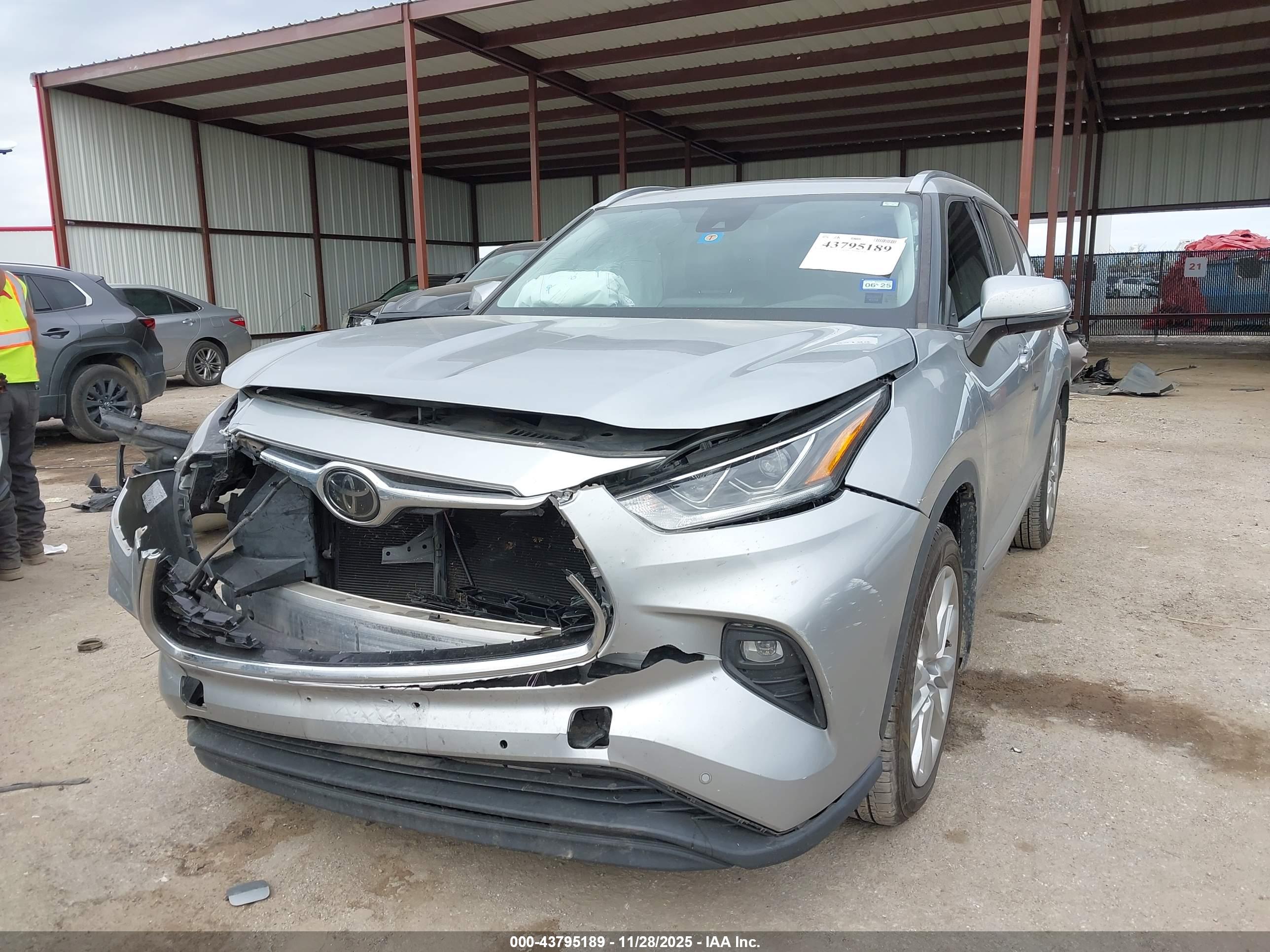 TOYOTA HIGHLANDER image 2