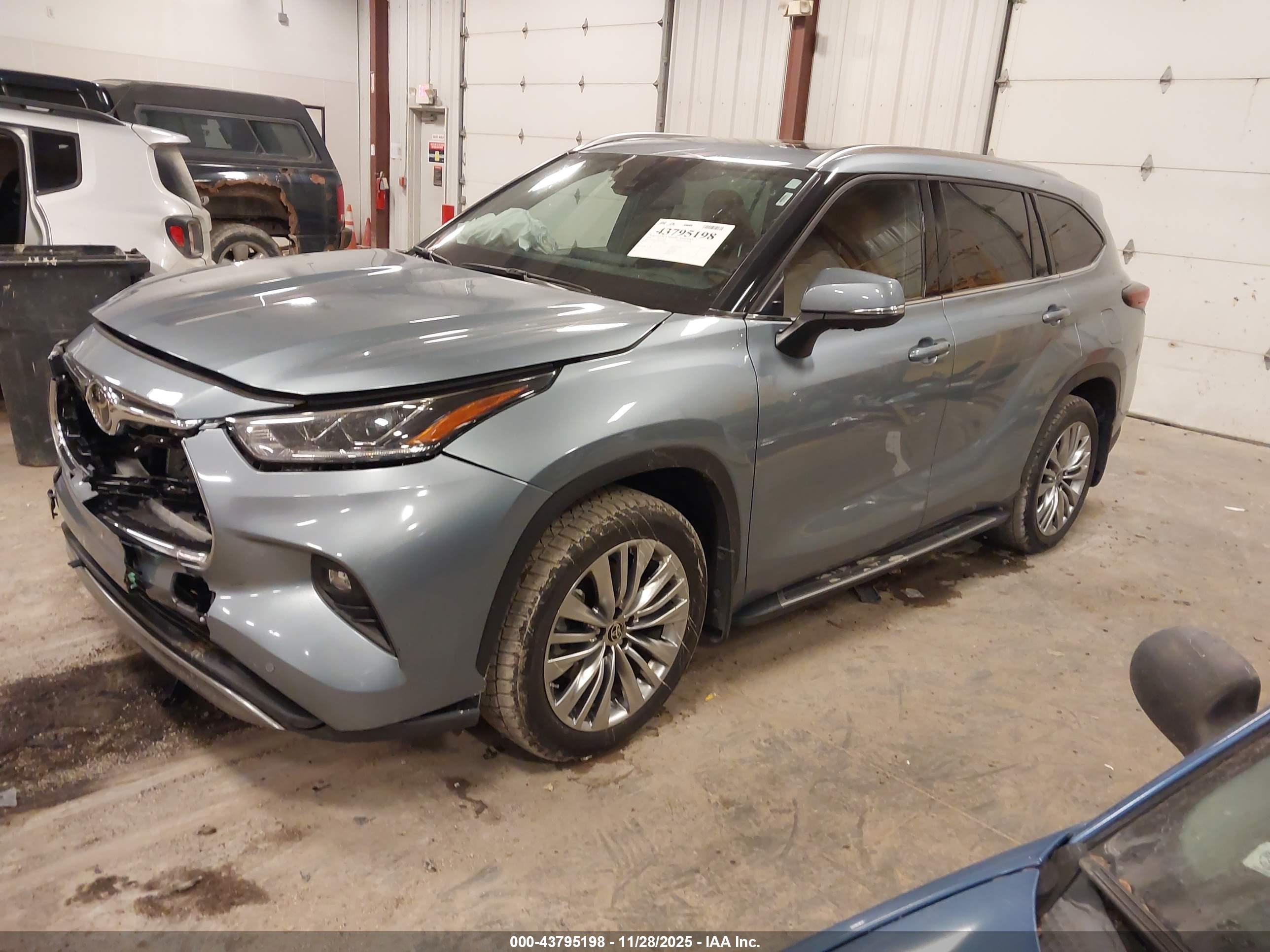 TOYOTA HIGHLANDER image 2