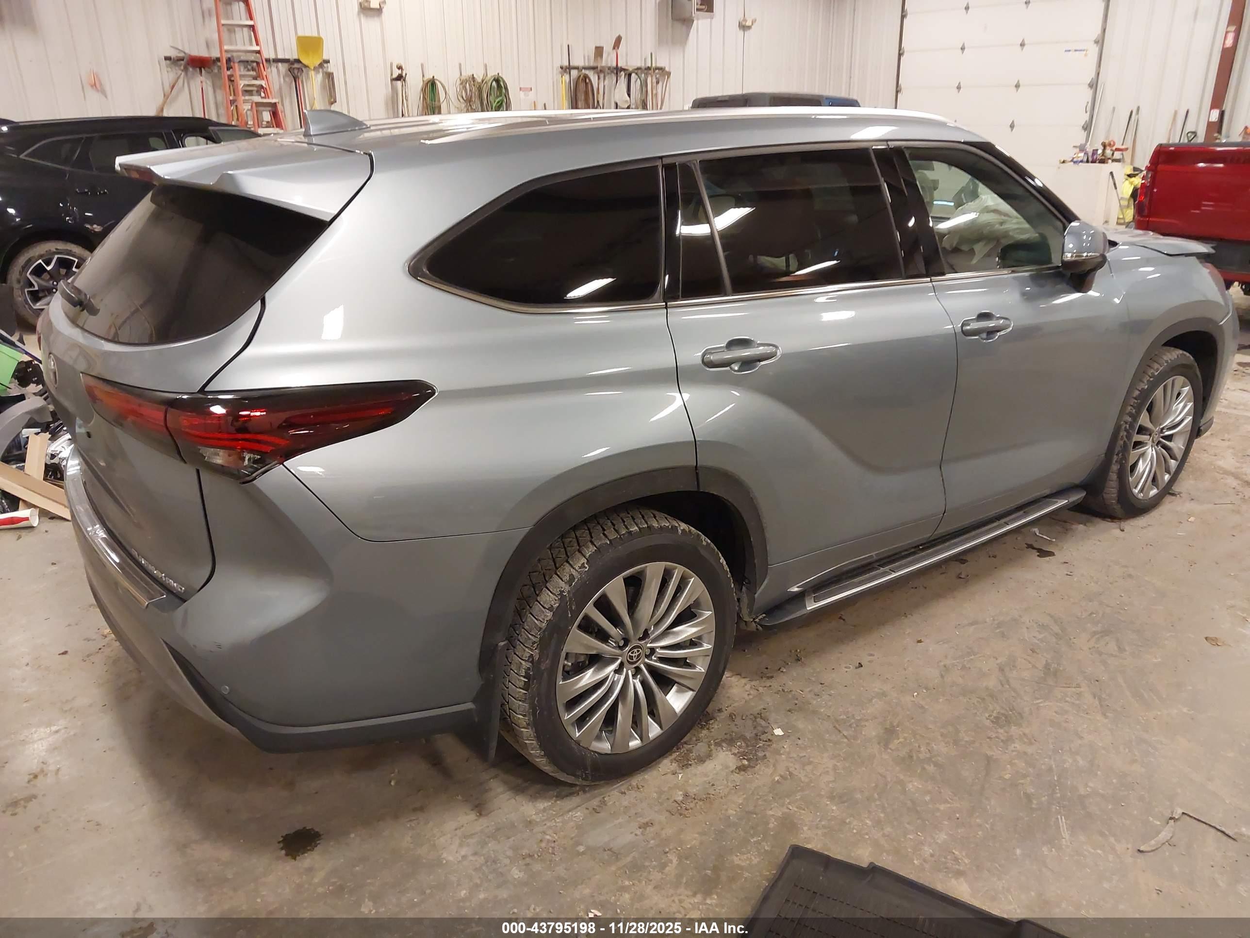 TOYOTA HIGHLANDER image 4