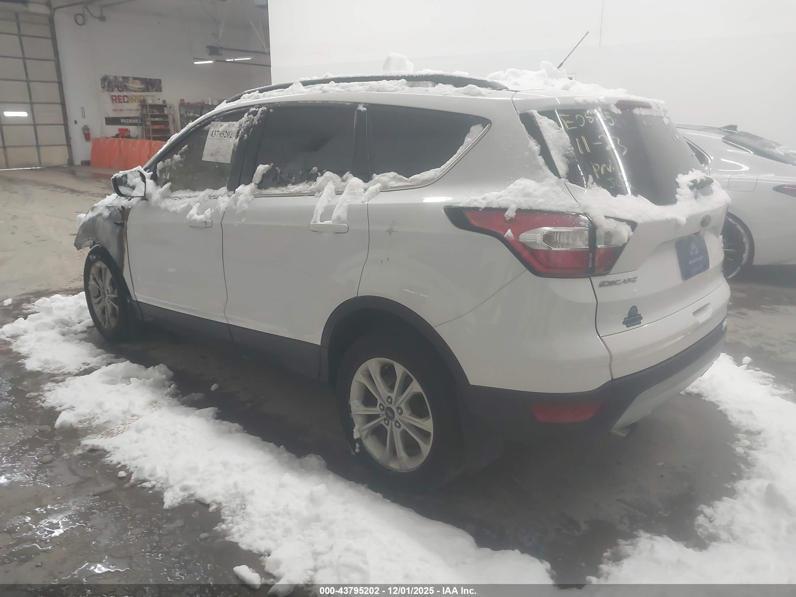 FORD ESCAPE image 3
