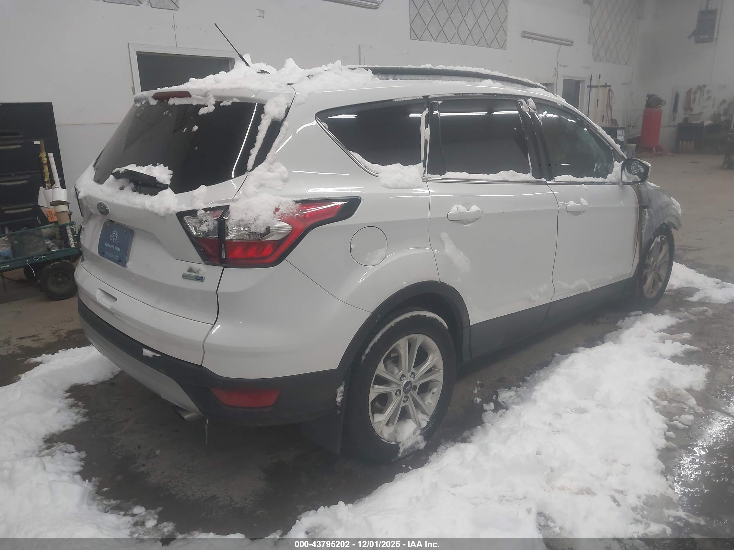 FORD ESCAPE image 4