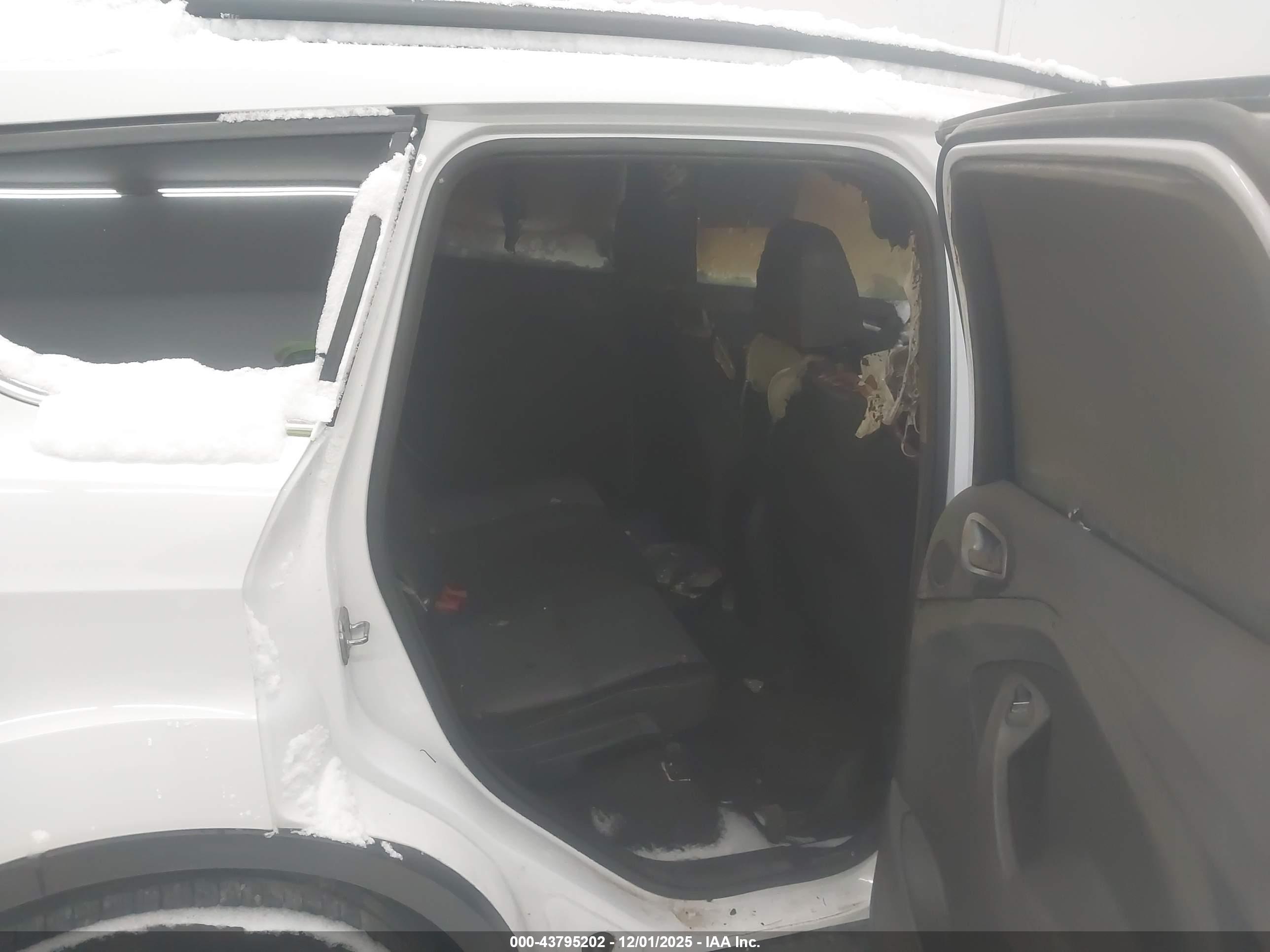 FORD ESCAPE image 8