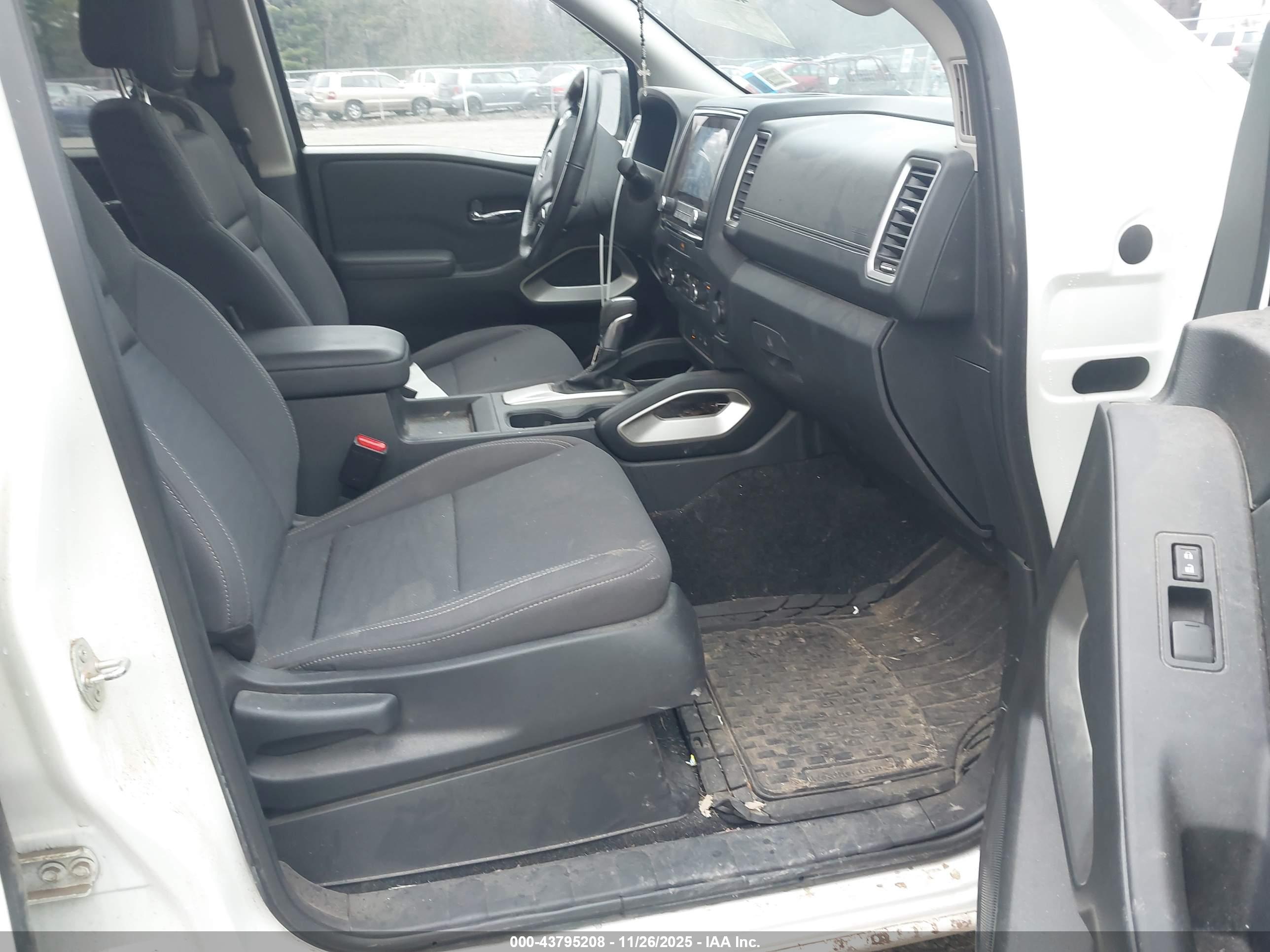 NISSAN FRONTIER image 5