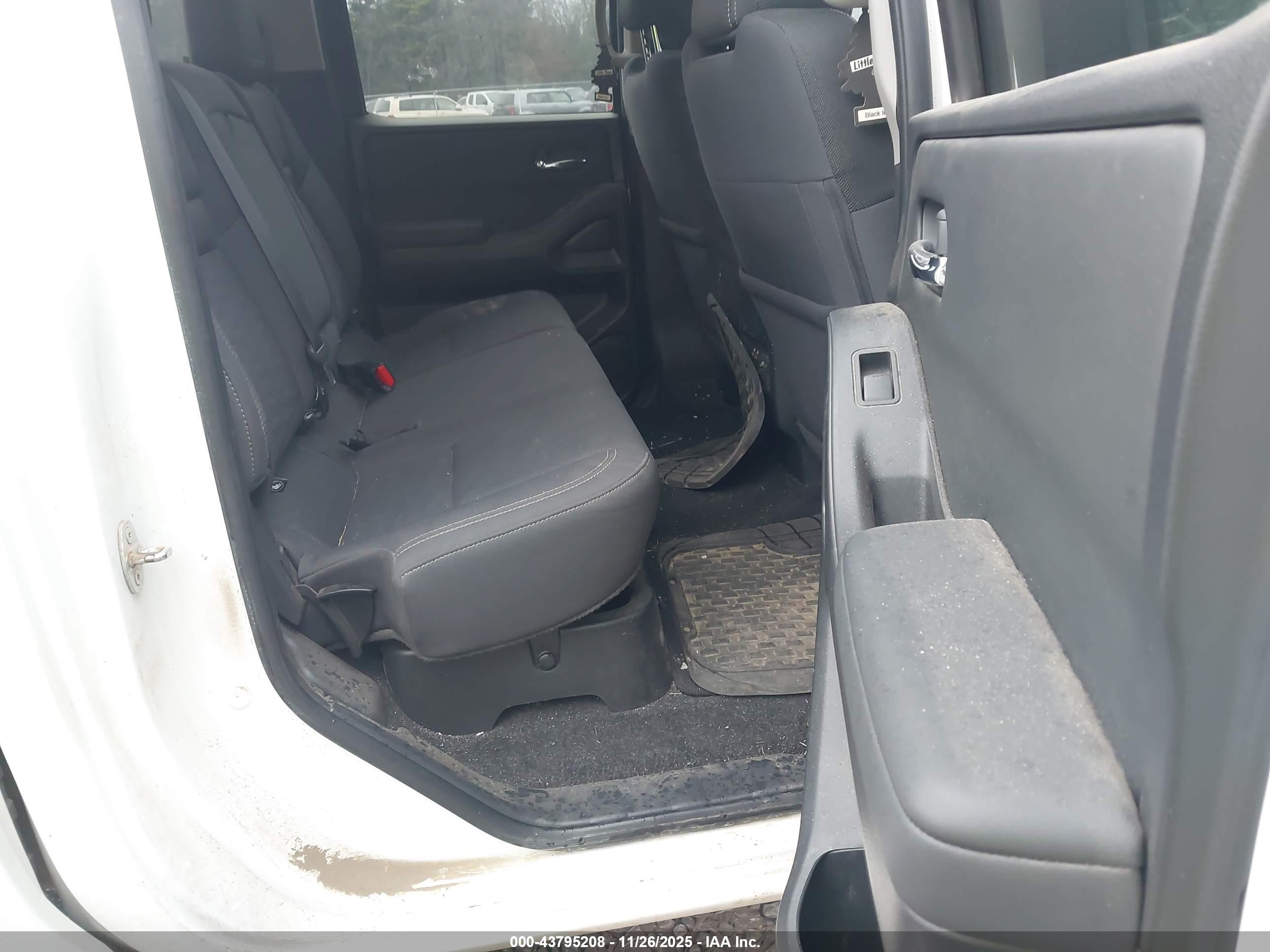 NISSAN FRONTIER image 8