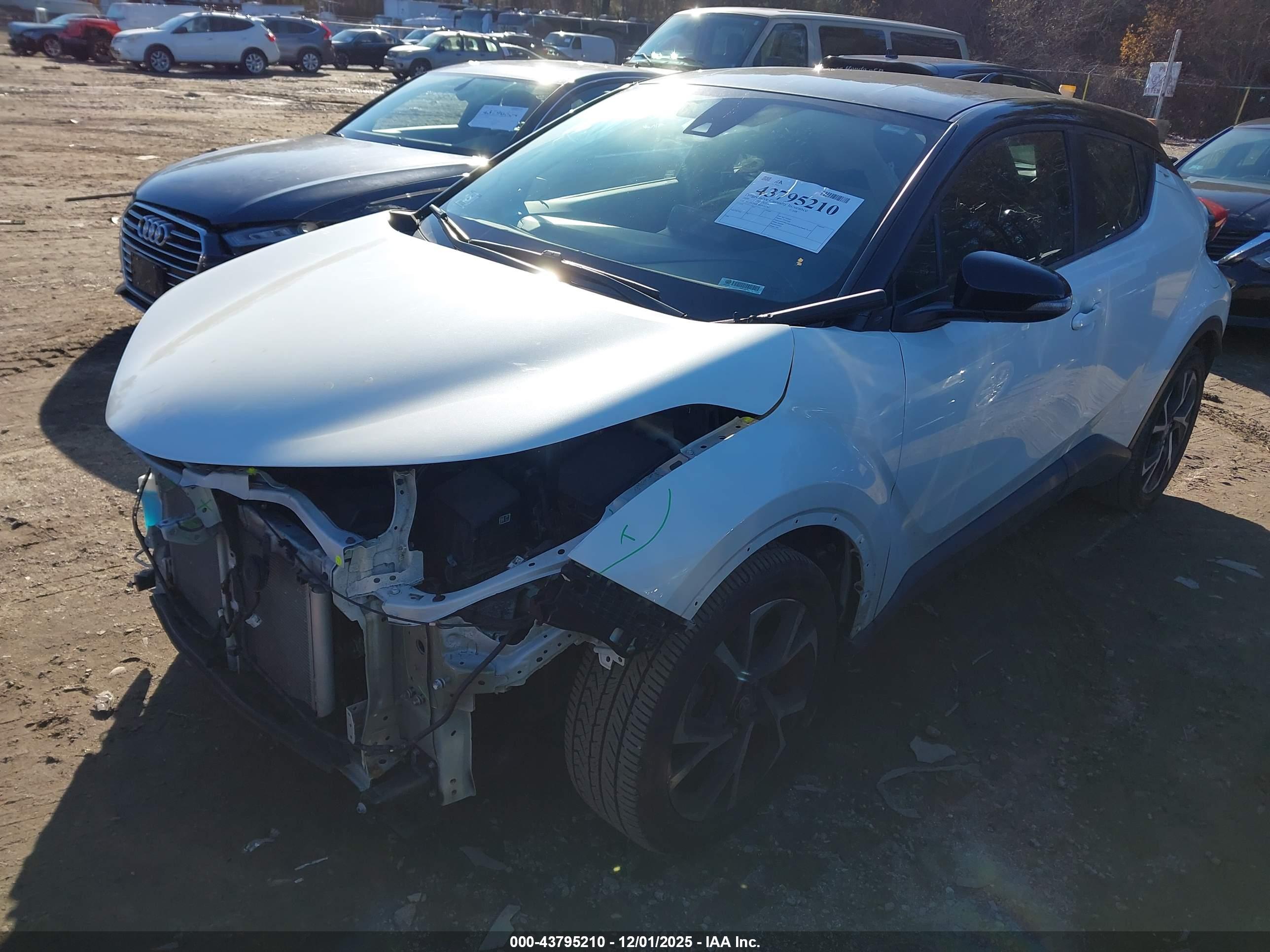 TOYOTA C-HR image 2