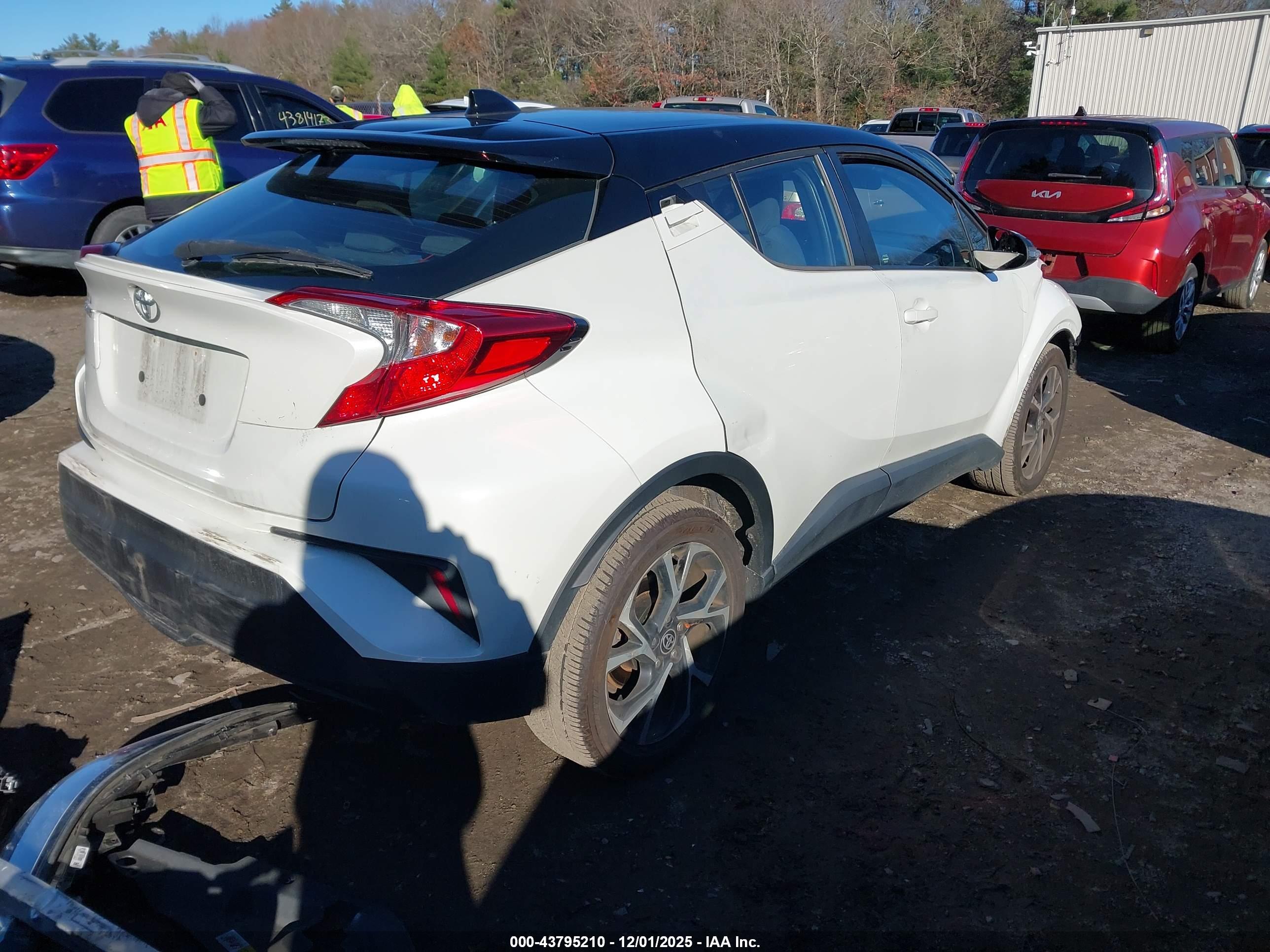 TOYOTA C-HR image 4