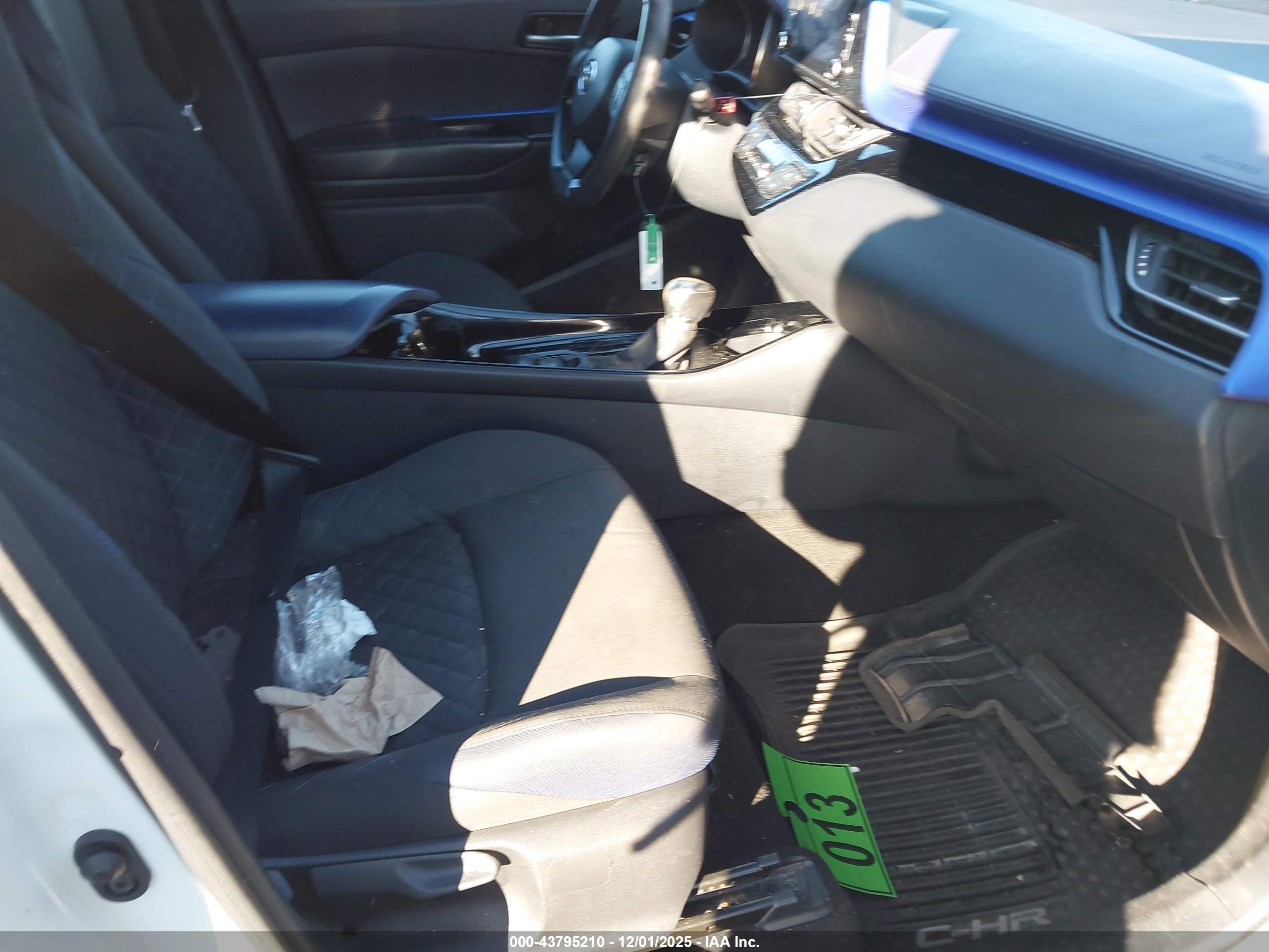 TOYOTA C-HR image 5