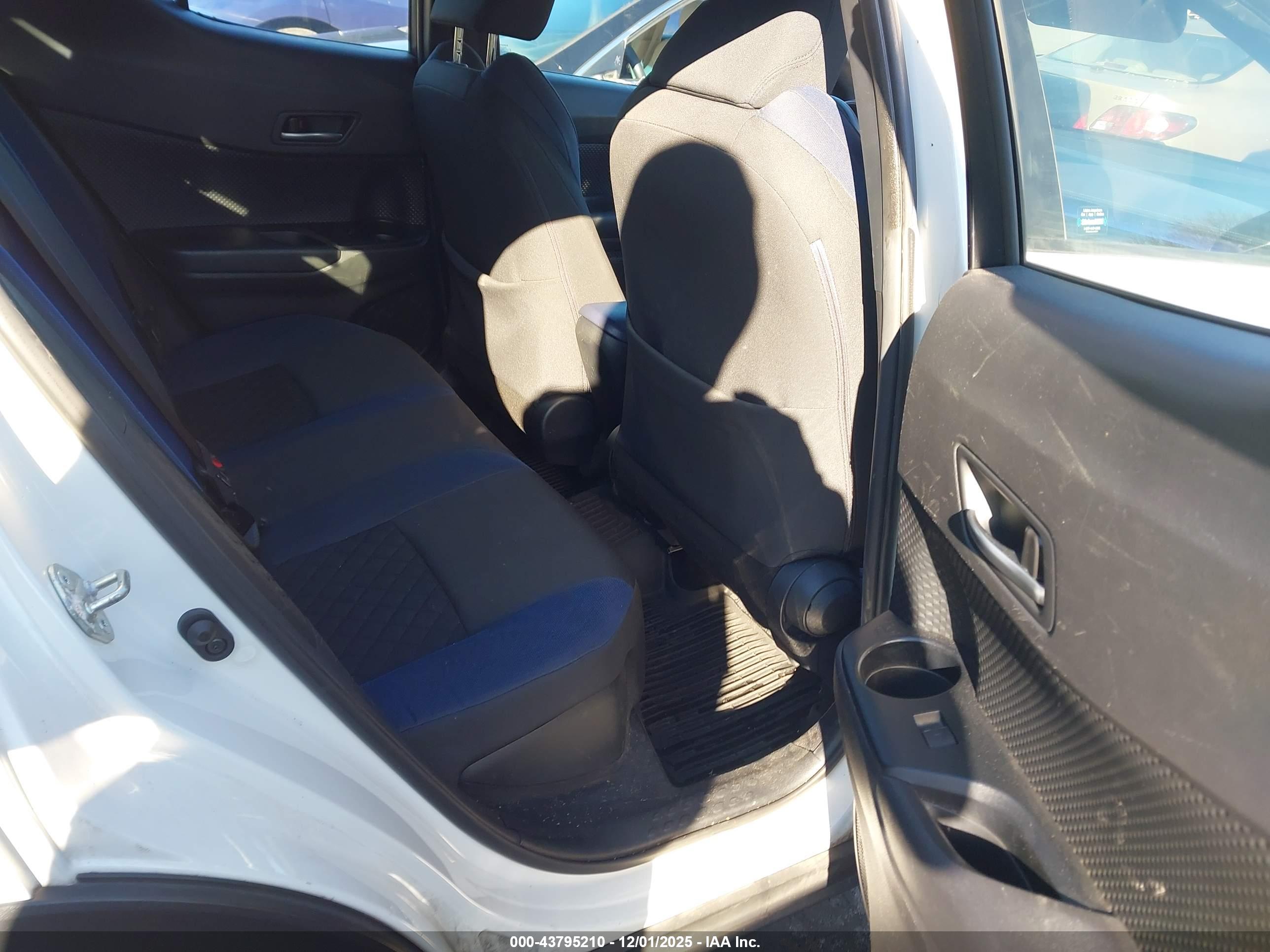 TOYOTA C-HR image 8