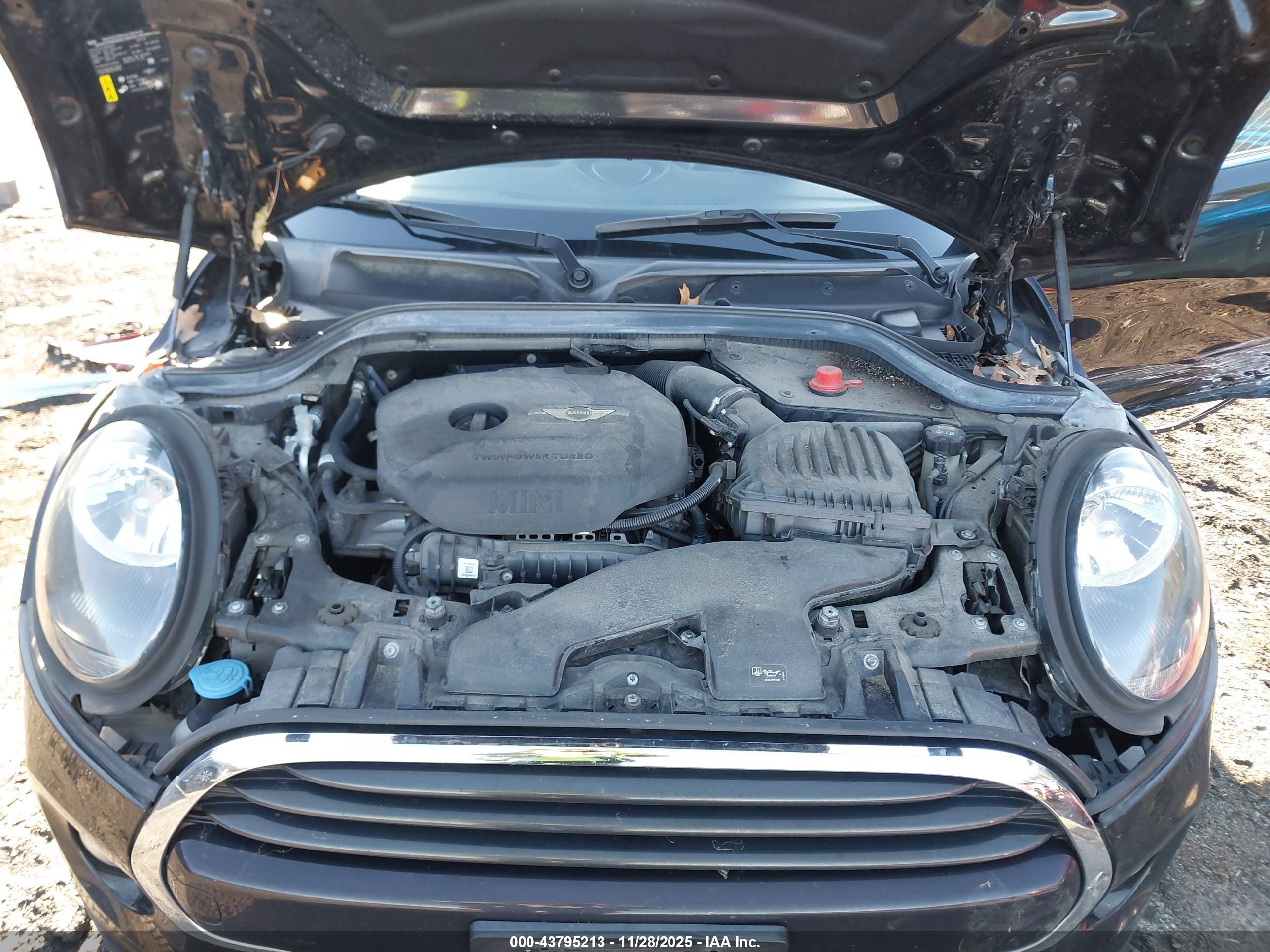 MINI CONVERTIBLE image 10