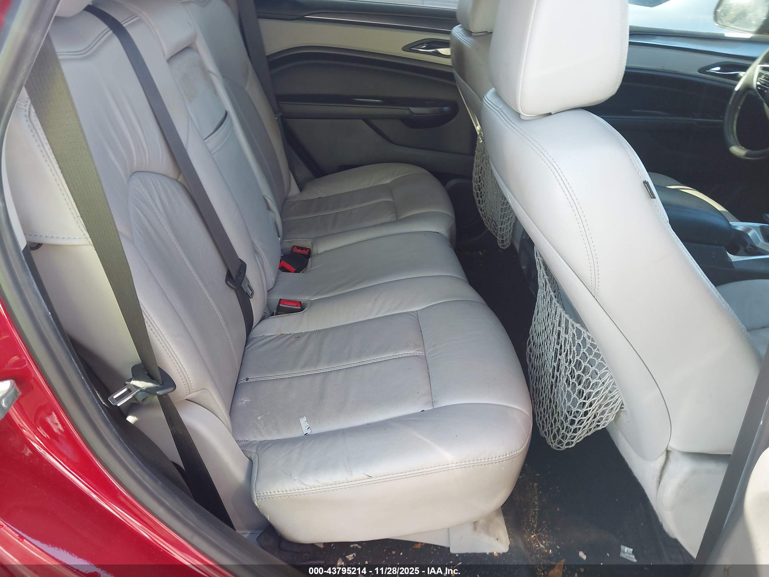 CADILLAC SRX image 8