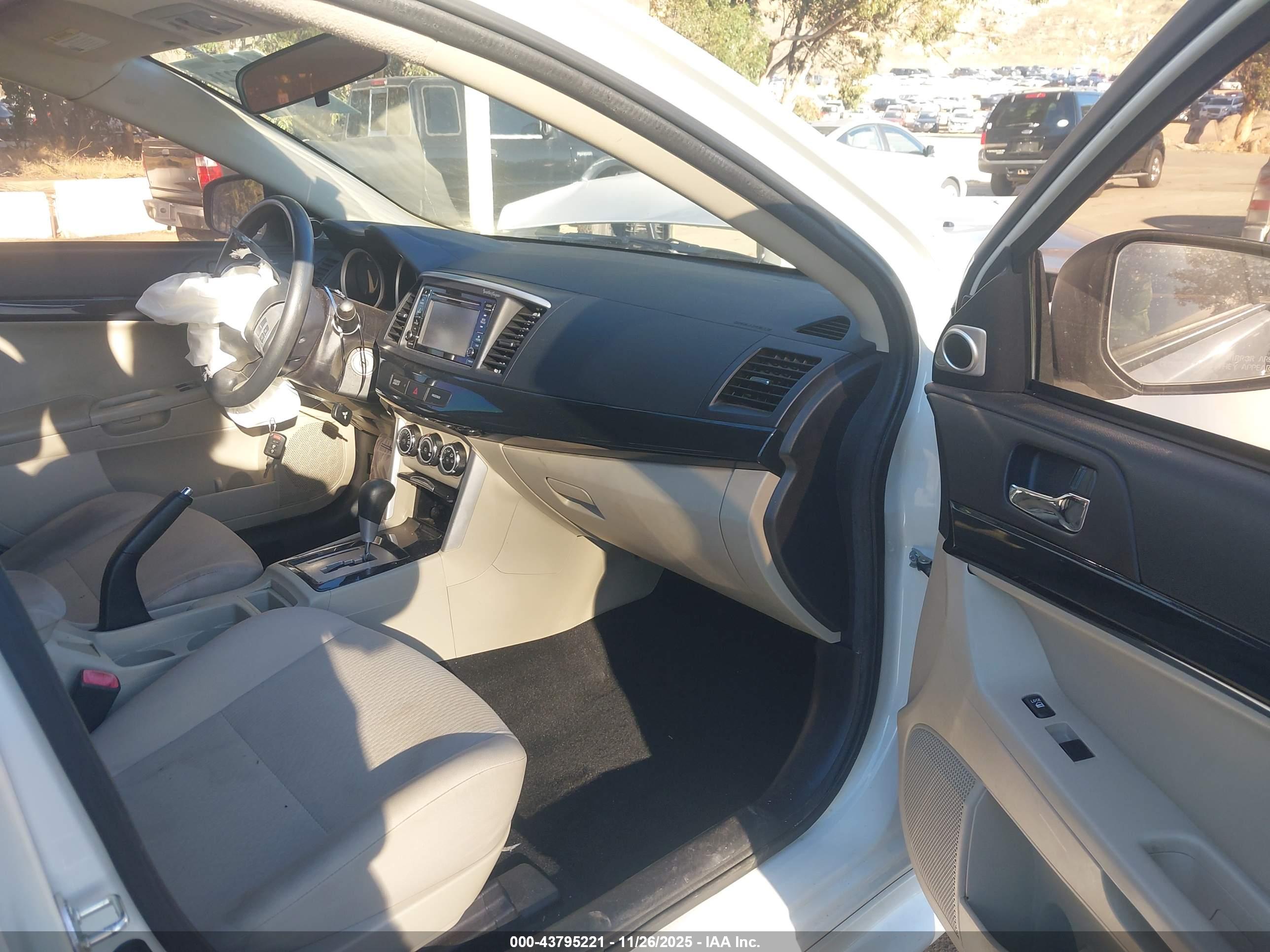 MITSUBISHI LANCER image 5