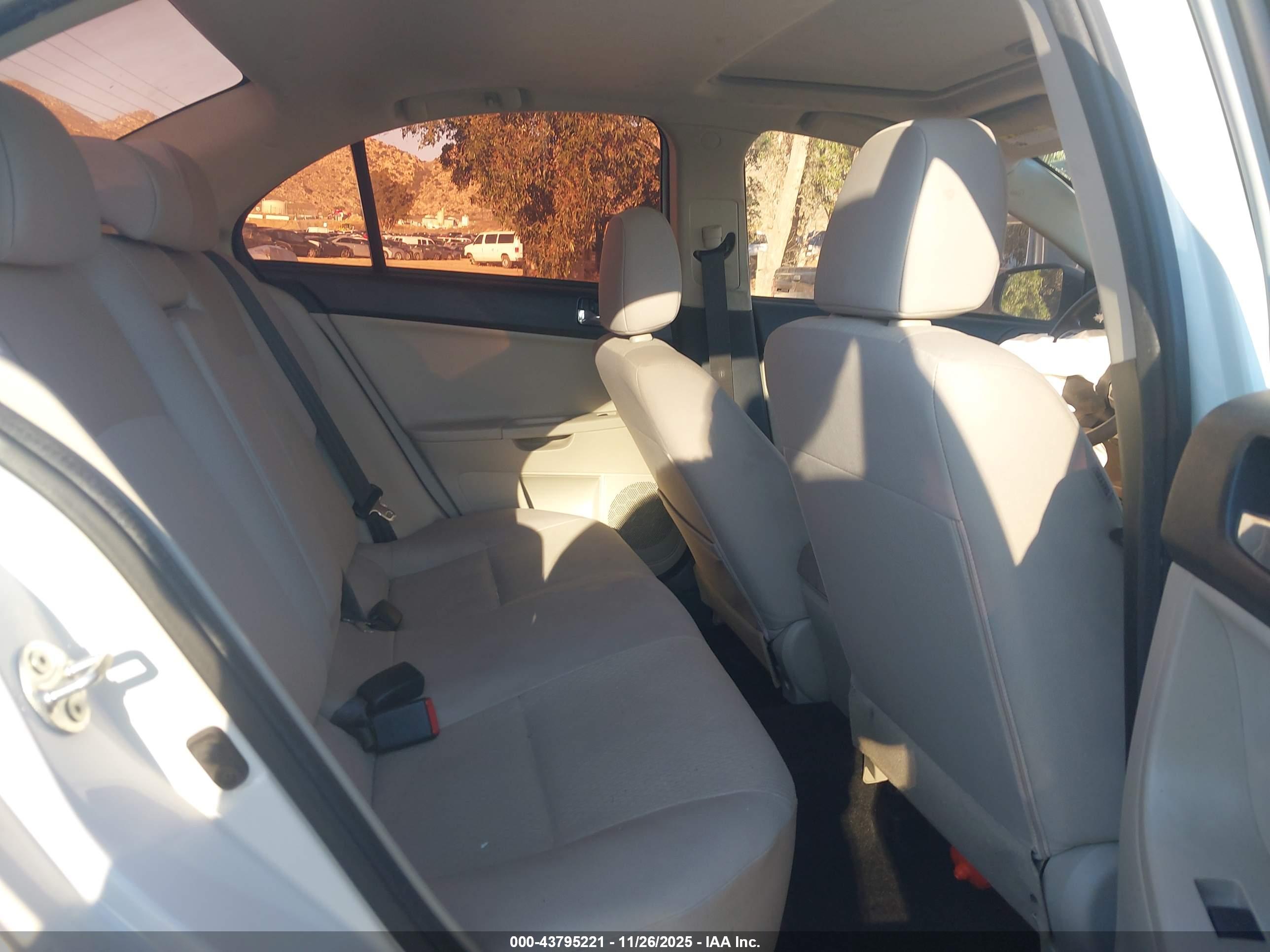 MITSUBISHI LANCER image 8