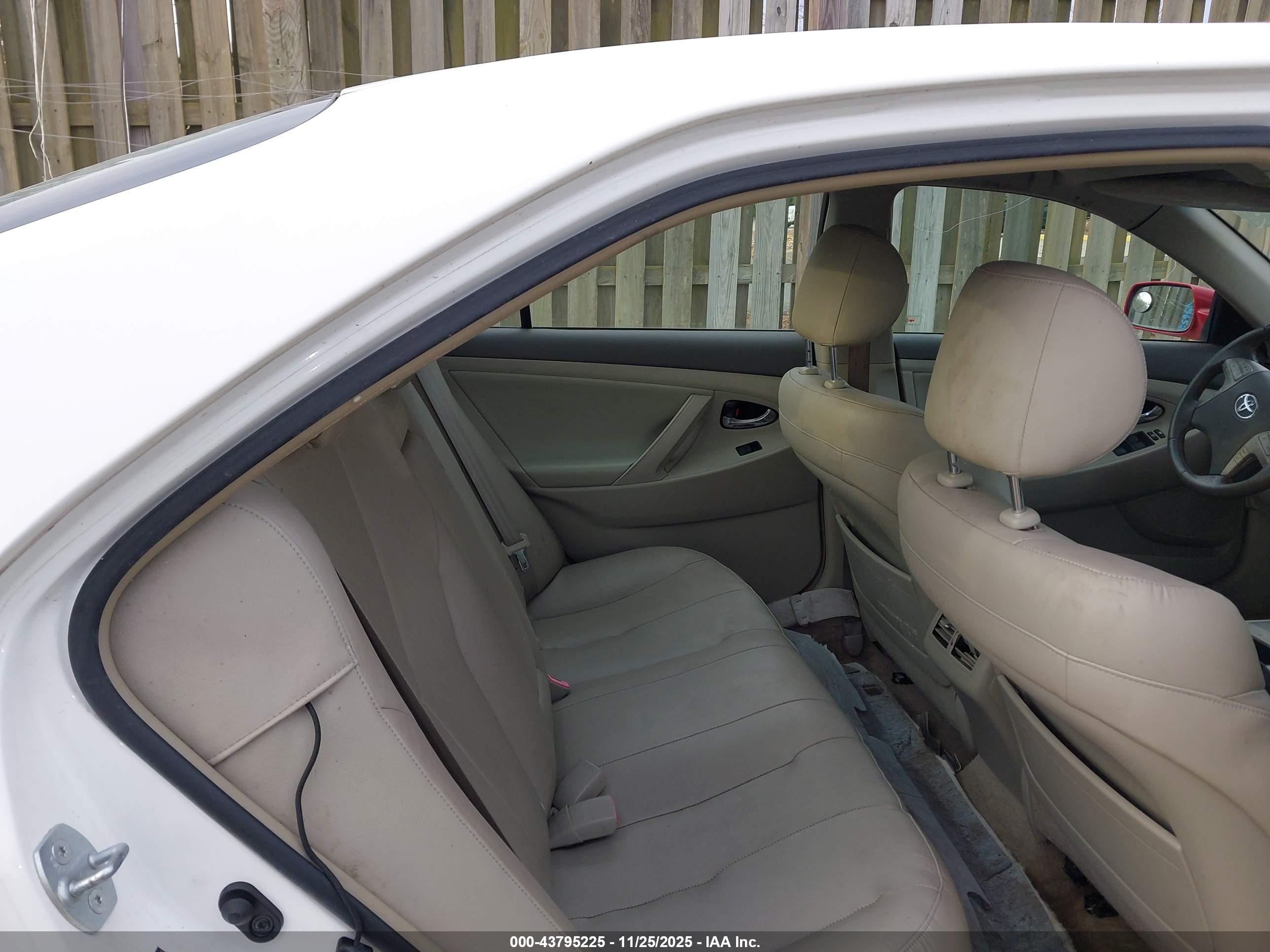 TOYOTA CAMRY image 8