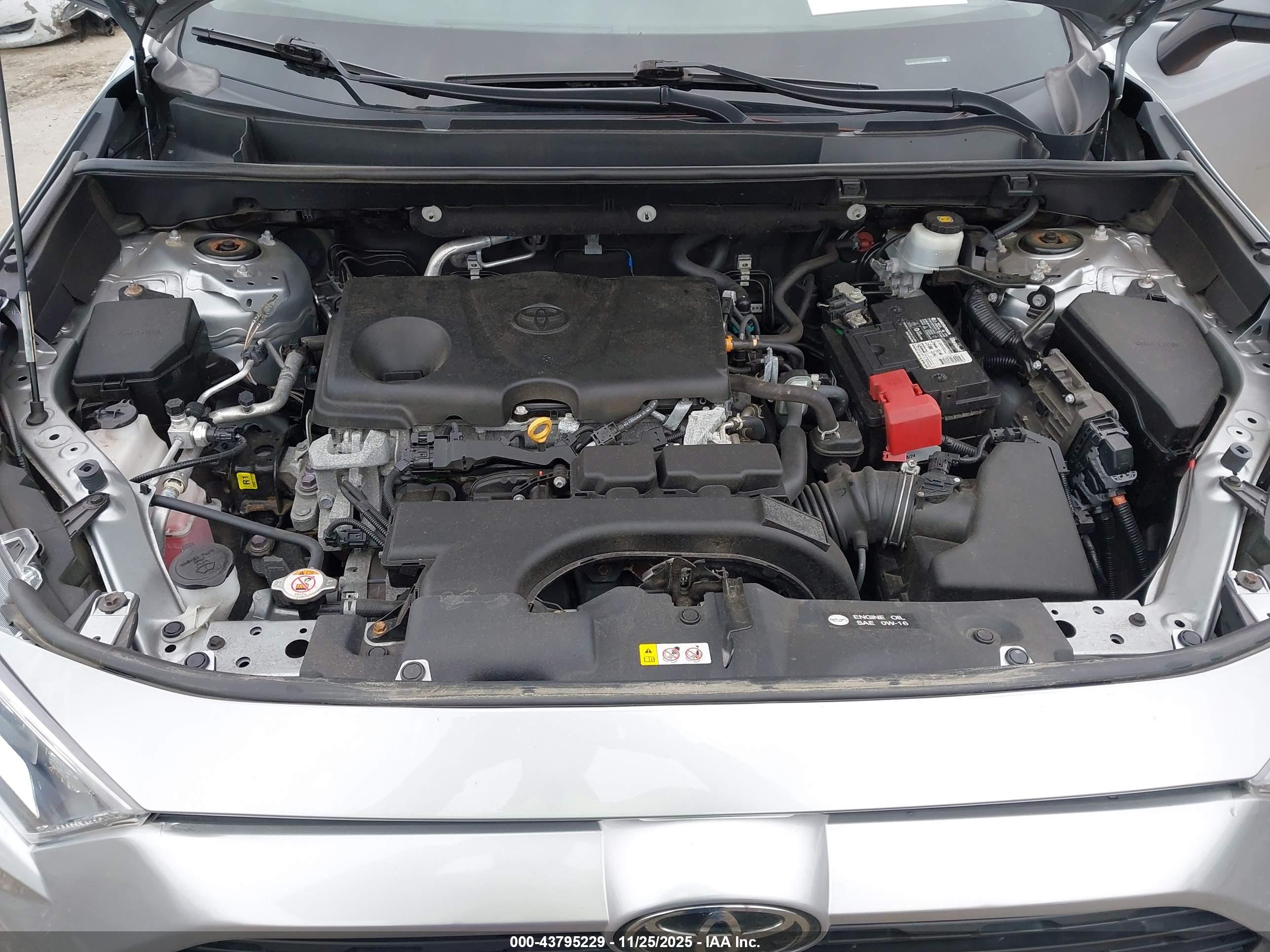 TOYOTA RAV4 image 10