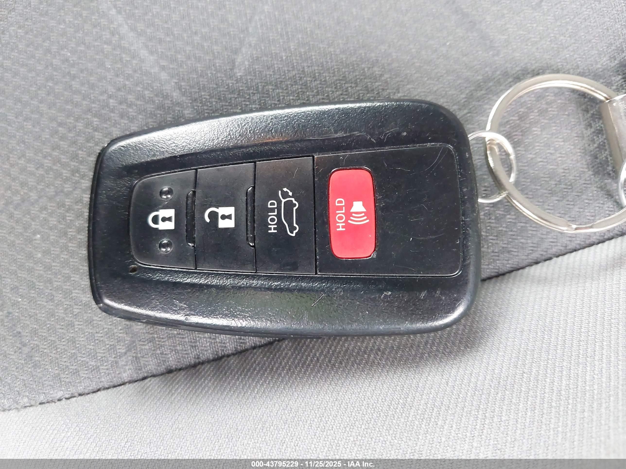 TOYOTA RAV4 image 11