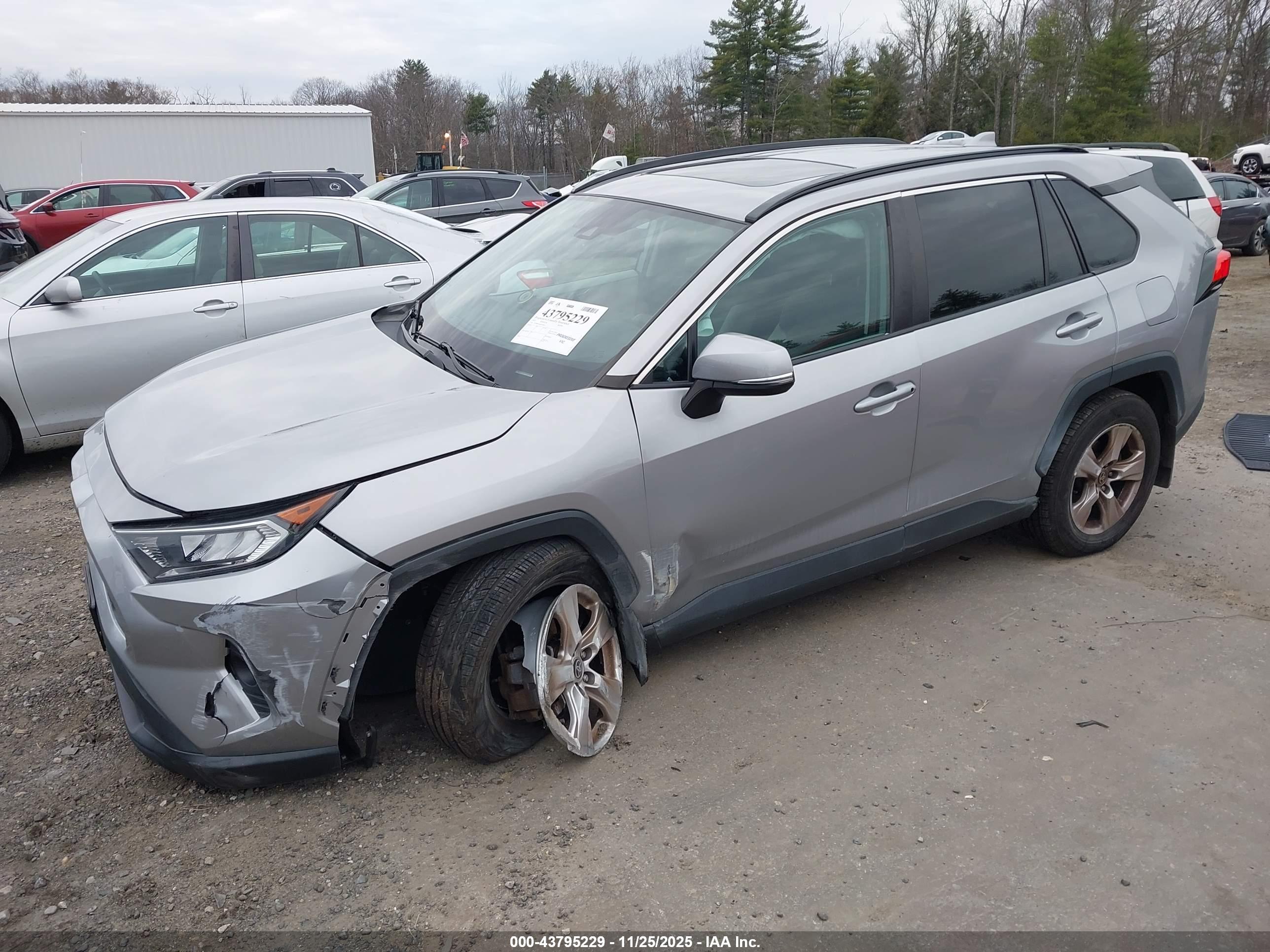 TOYOTA RAV4 image 2