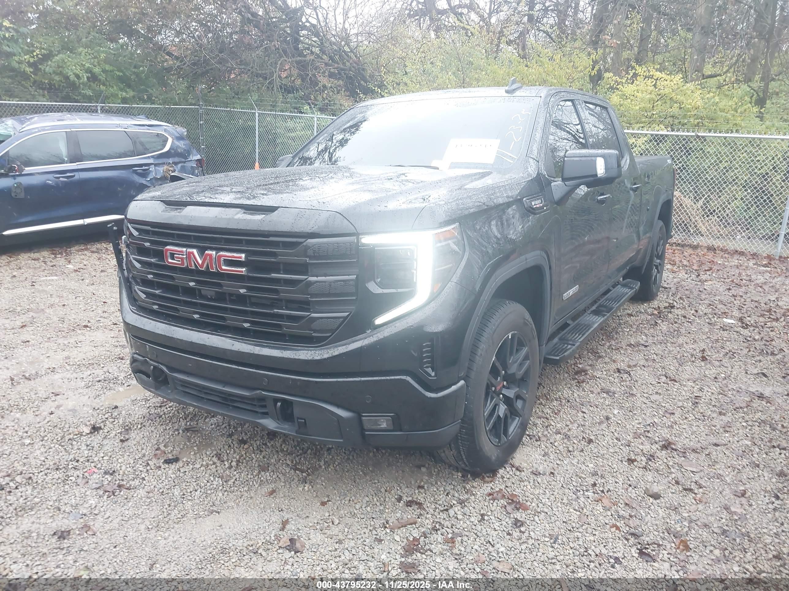 GMC SIERRA image 2