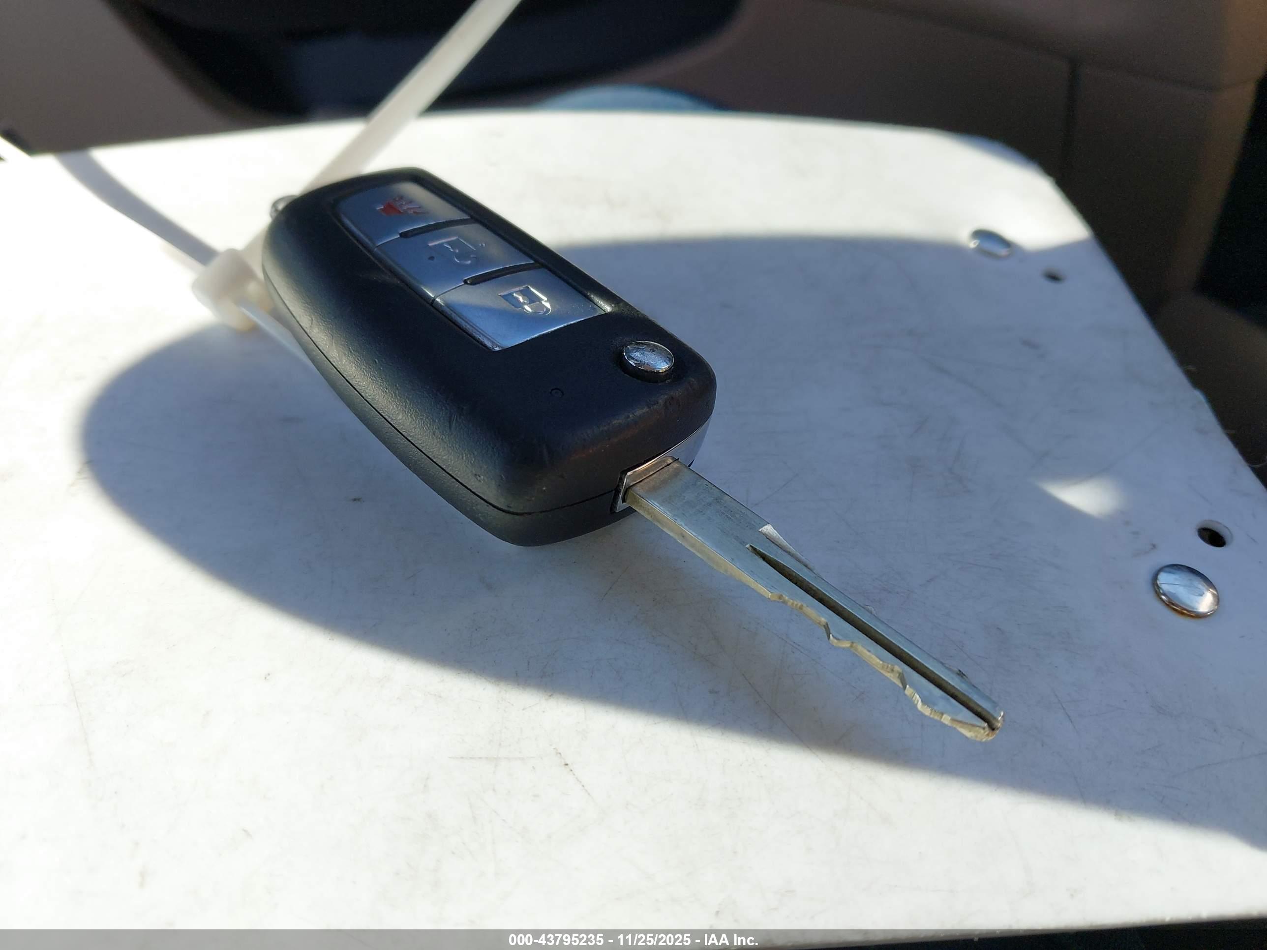 NISSAN ROGUE image 11