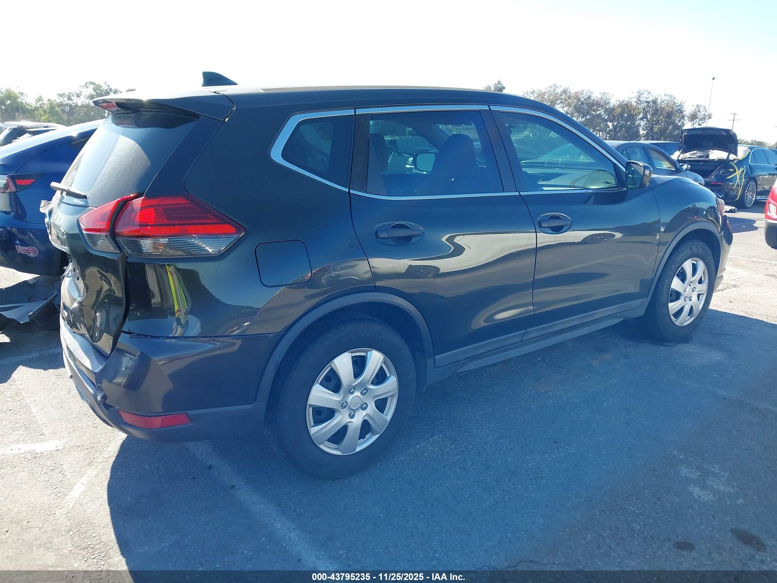NISSAN ROGUE image 4