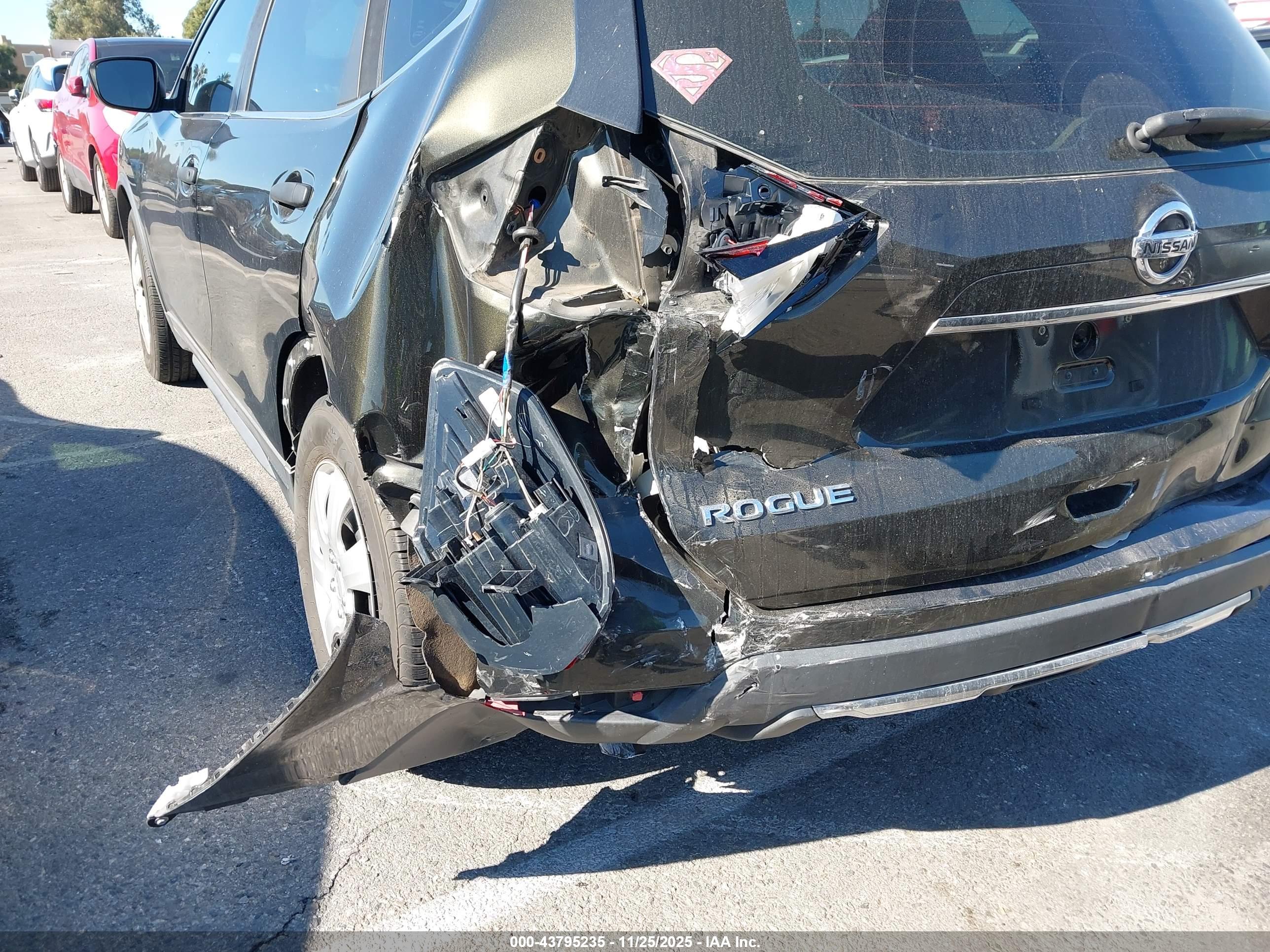 NISSAN ROGUE image 6