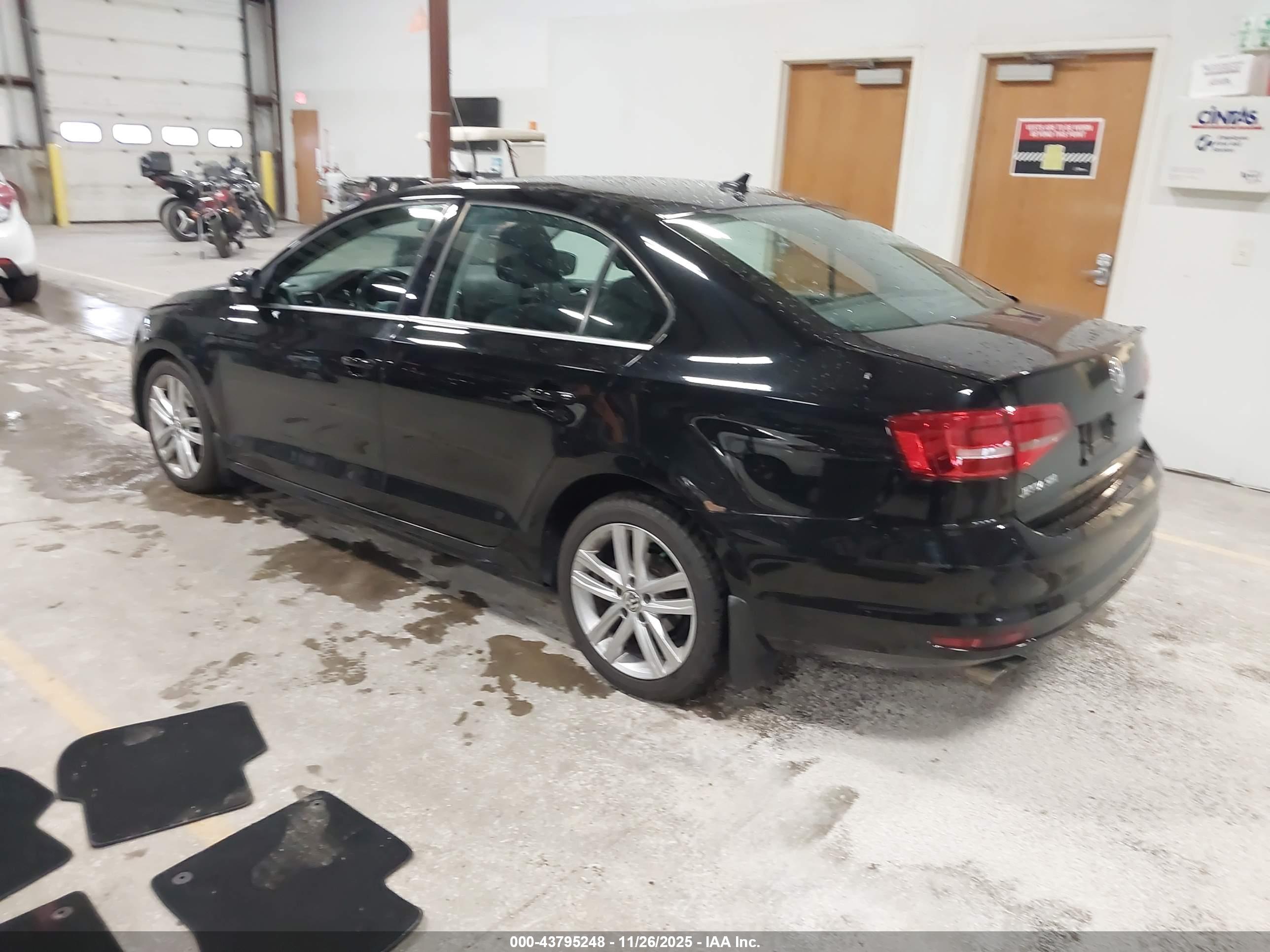VOLKSWAGEN JETTA image 3