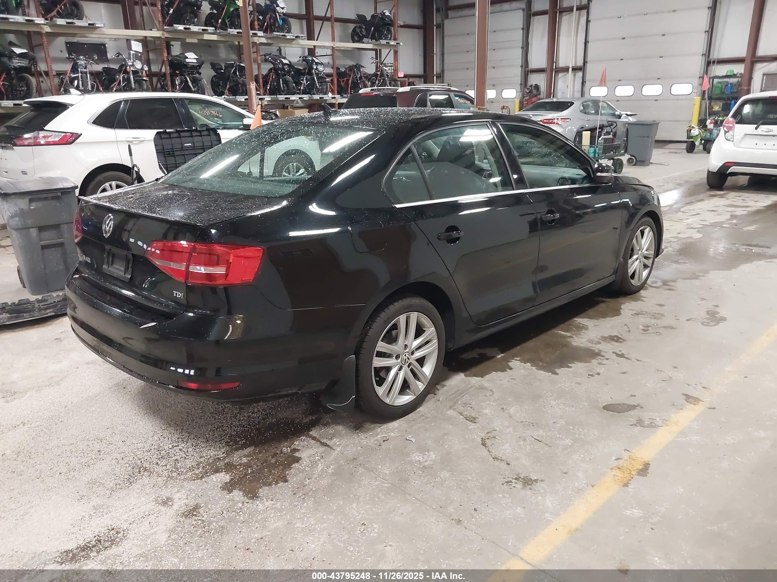 VOLKSWAGEN JETTA image 4
