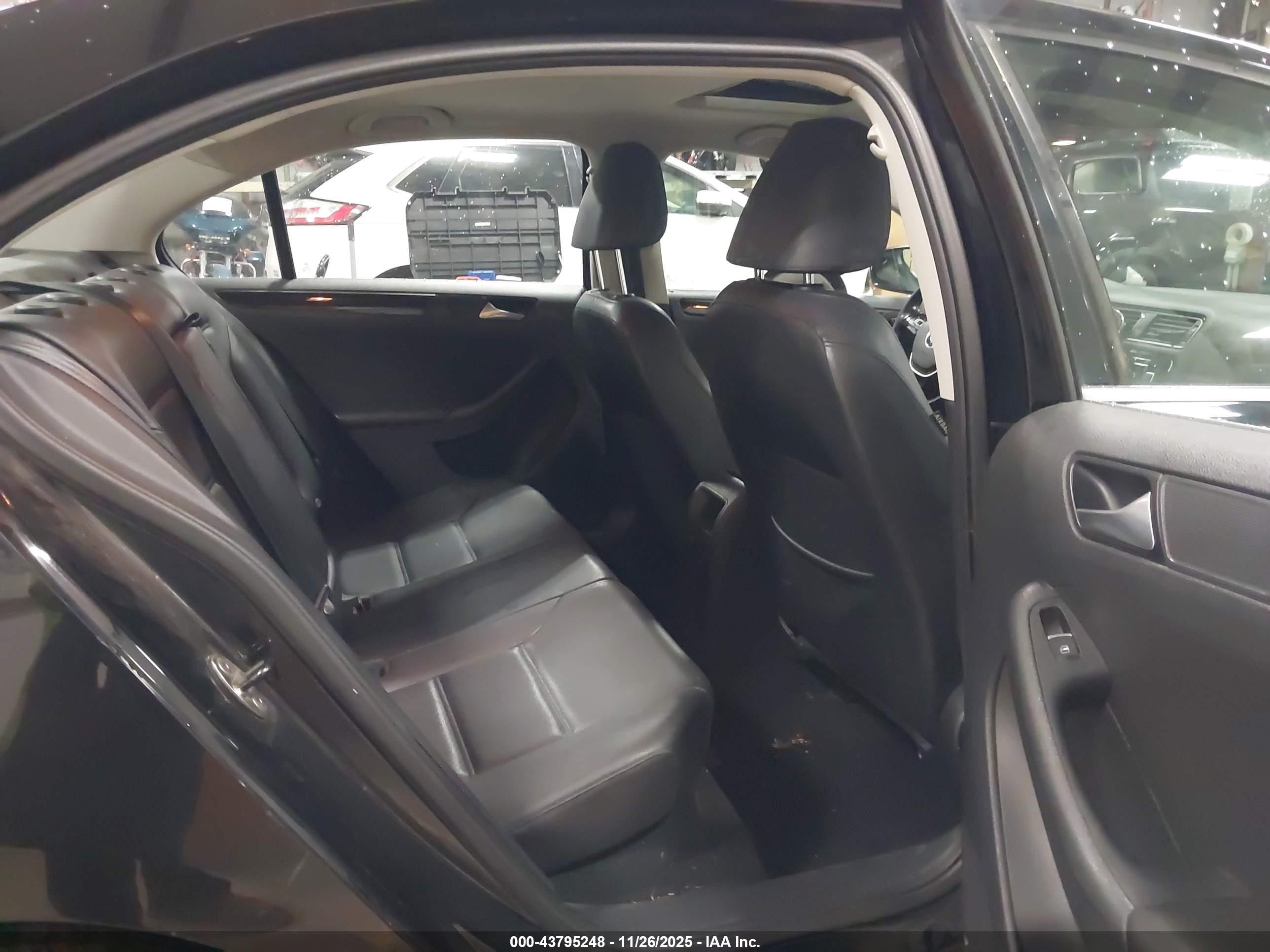 VOLKSWAGEN JETTA image 8