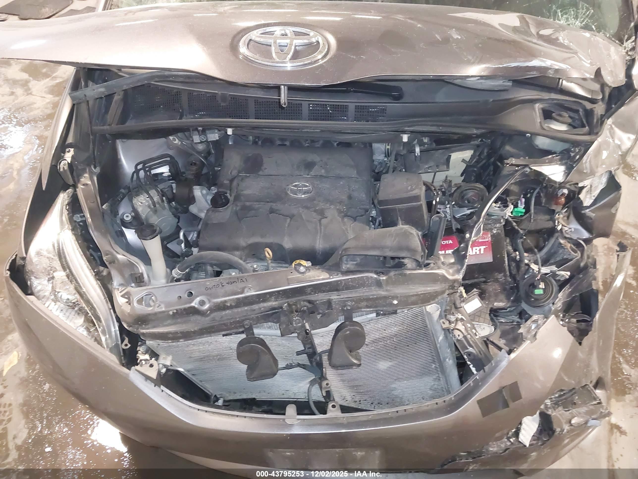 TOYOTA SIENNA image 10